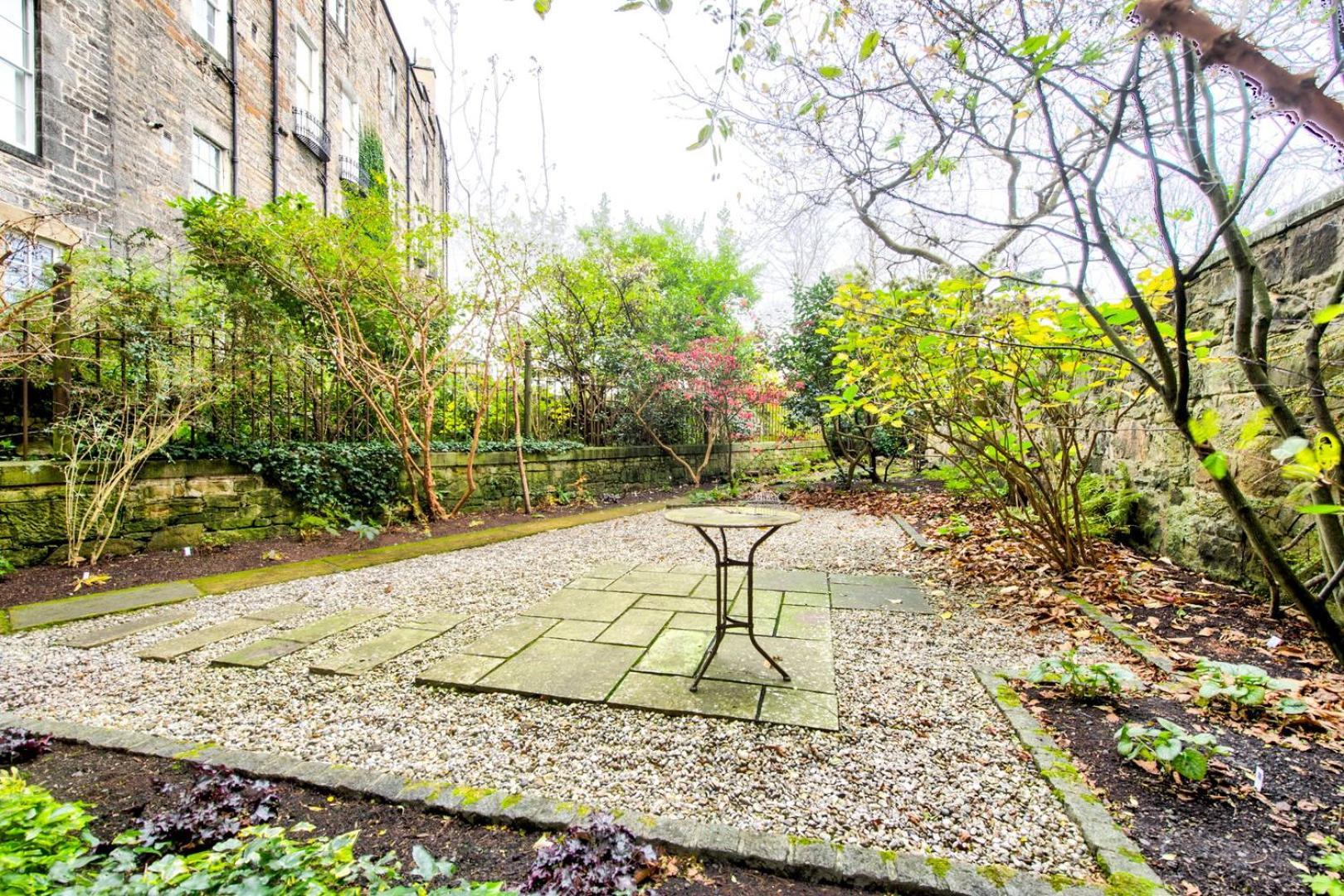 Guestready - Beautiful New Town With Patio Apartment *