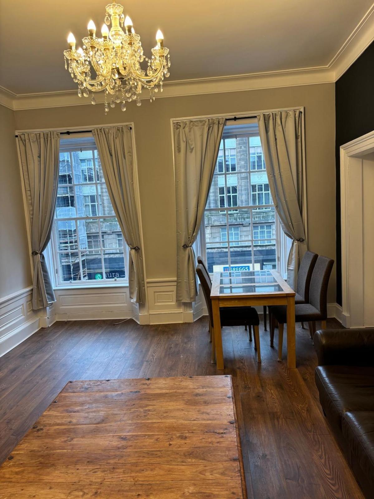 Centre Large 2 Bedroom For 5 People