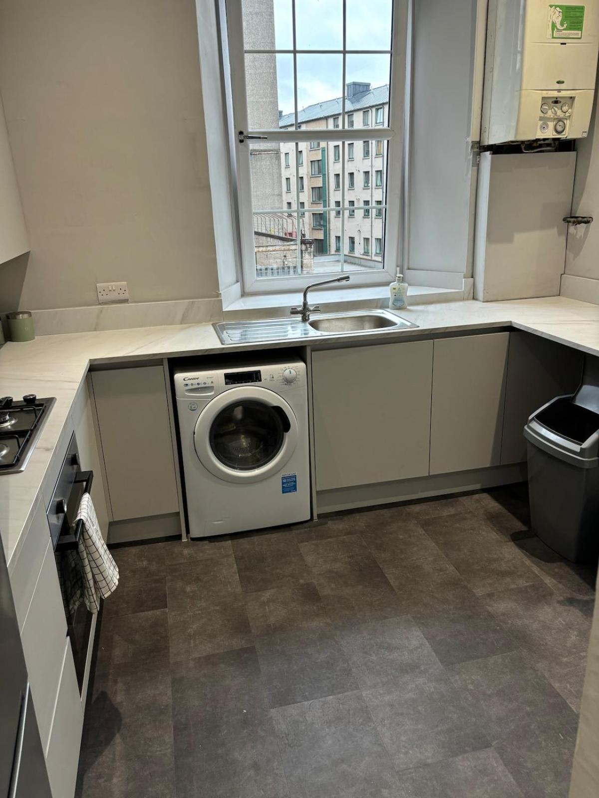 Apartment Centre Large 2 Bedroom For 5 People