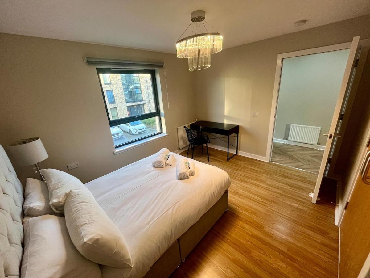 Luxury Spacious 4 Dbl Br House With Free Parking Apartment EDI