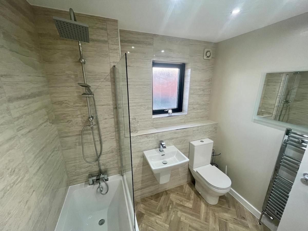 Luxury Spacious 4 Dbl Br House With Free Parking * EDI
