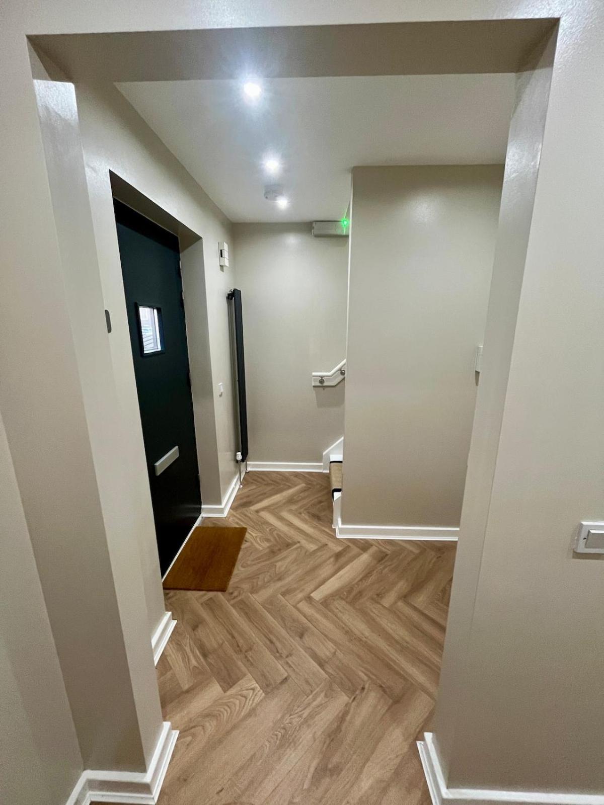 Apartment Luxury Spacious 4 Dbl Br House With Free Parking EDI