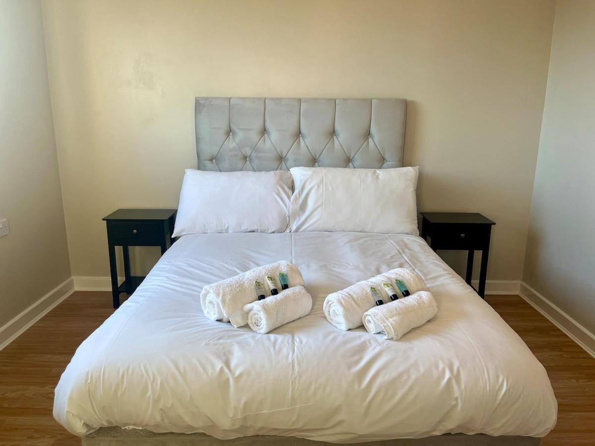 Luxury Spacious 4 Dbl Br House With Free Parking EDI