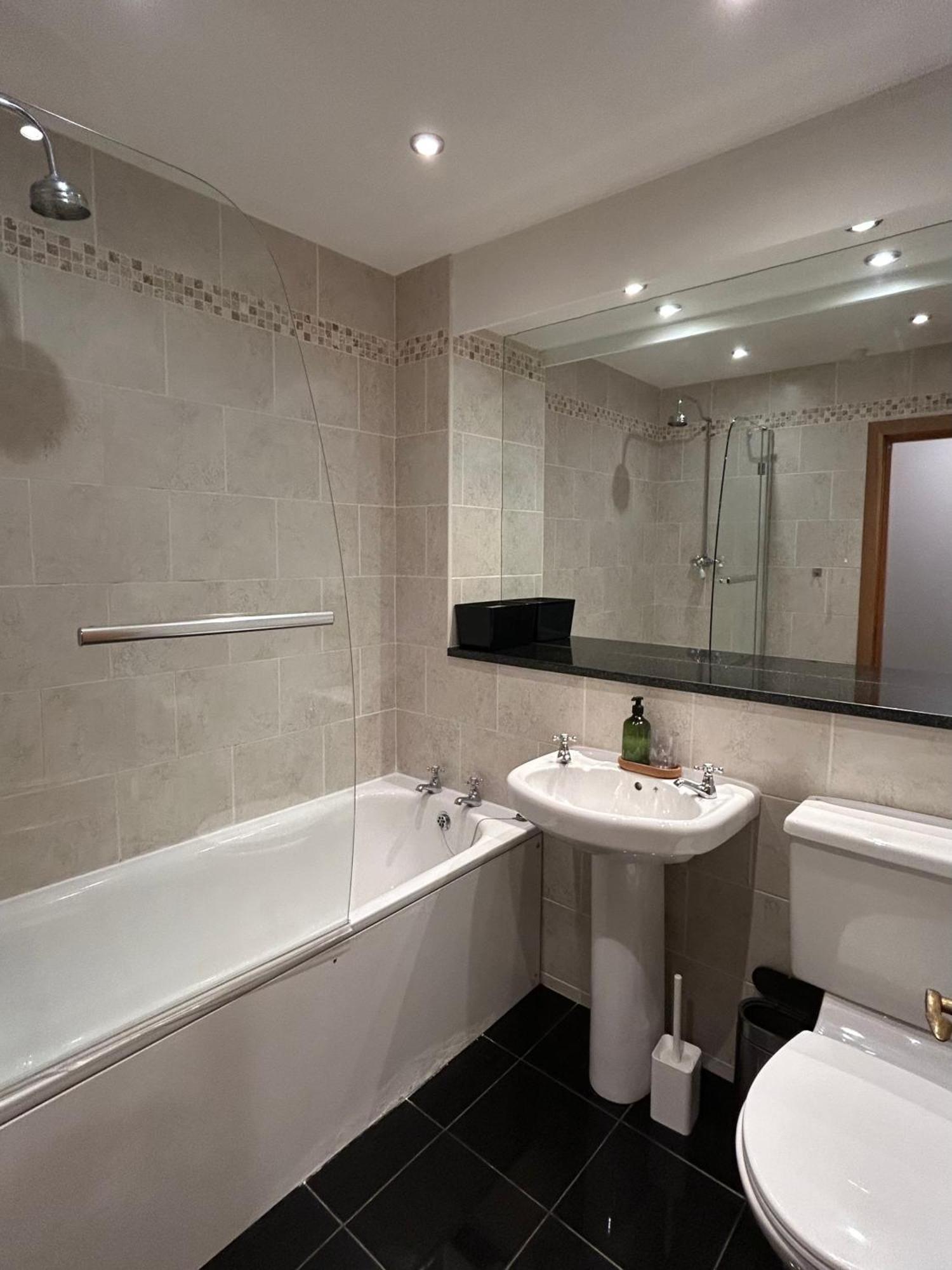 Spacious 2br, 2 Bath - Ideal For Families & Groups - Centre Gem