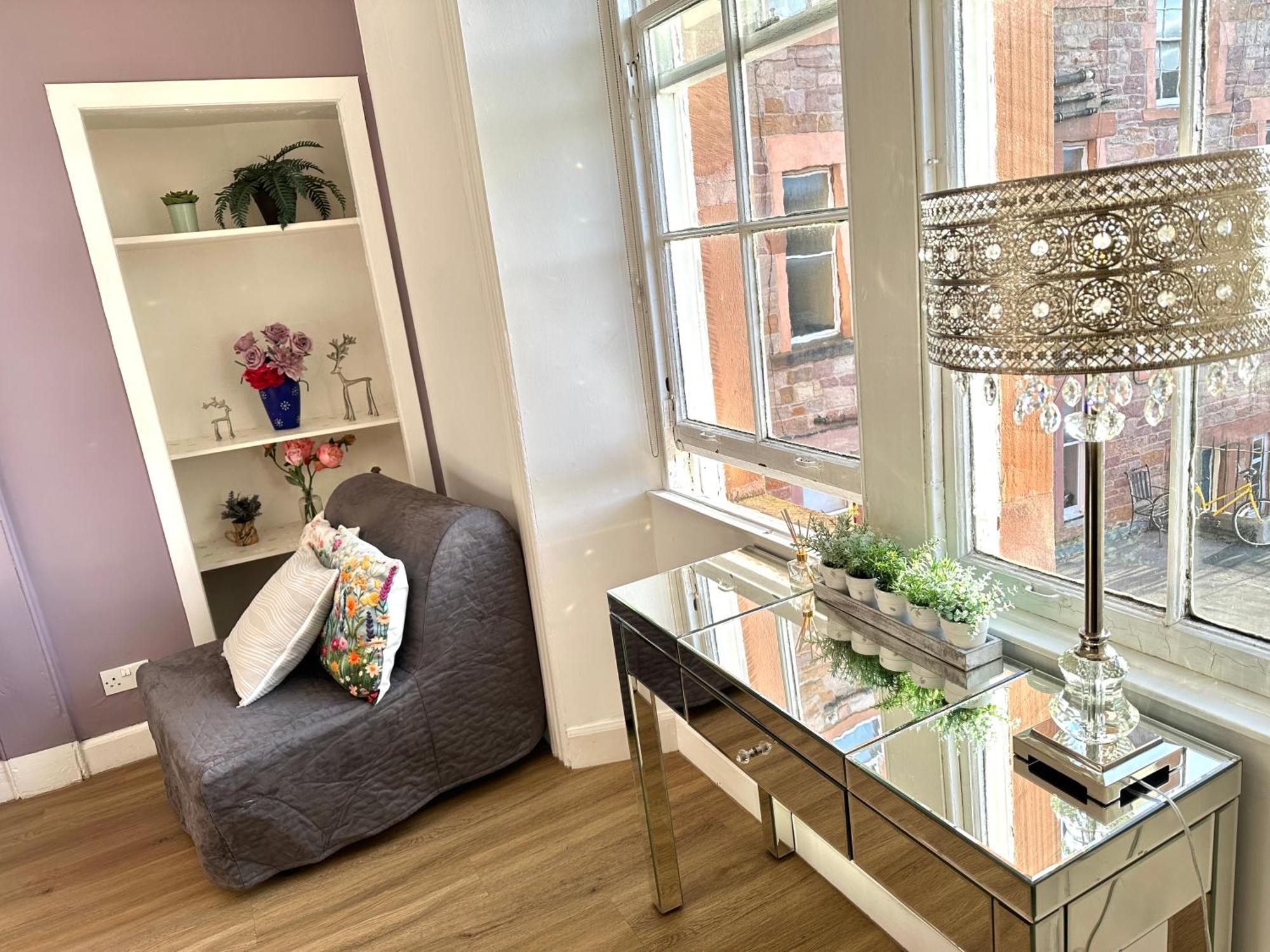 Apartment Cosy In Centre , 2 Bedroom1 Bathroom EDI