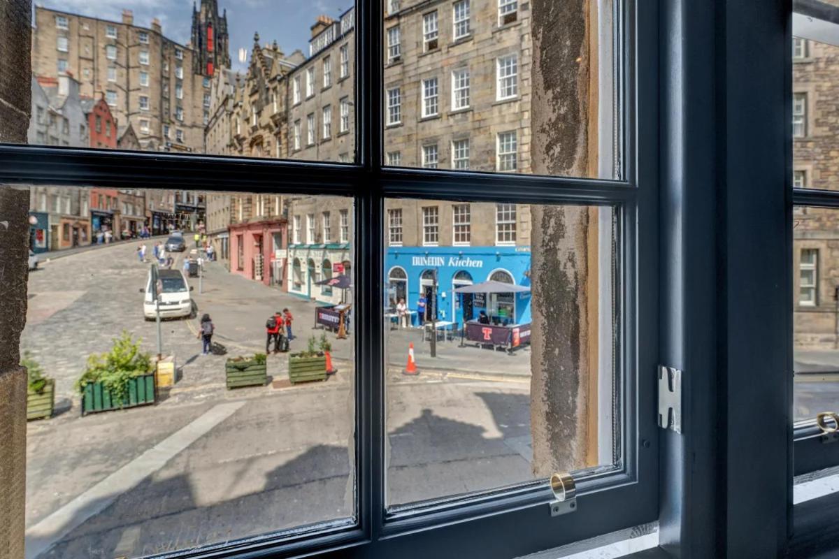 Warden's Close Edinburgh