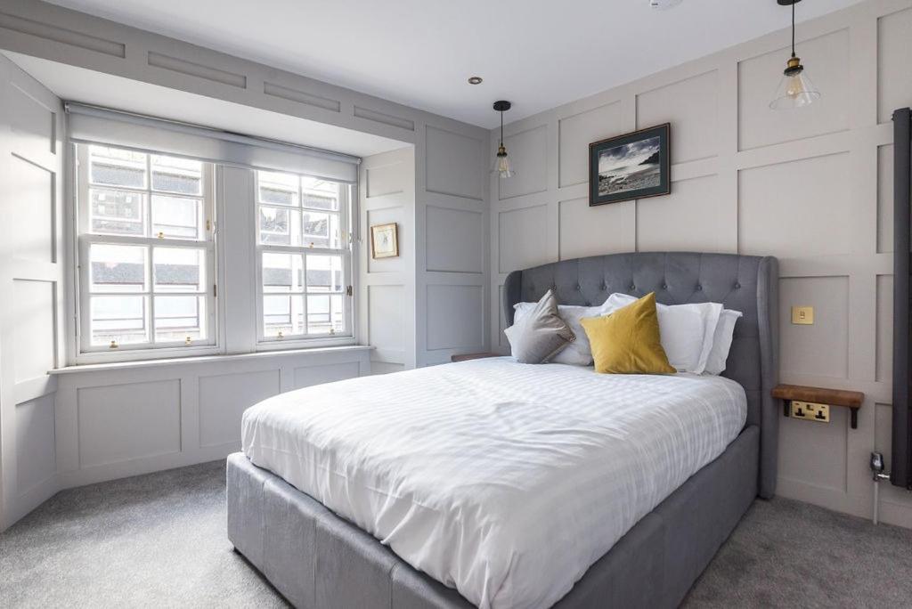 Warden's Close Apartment *