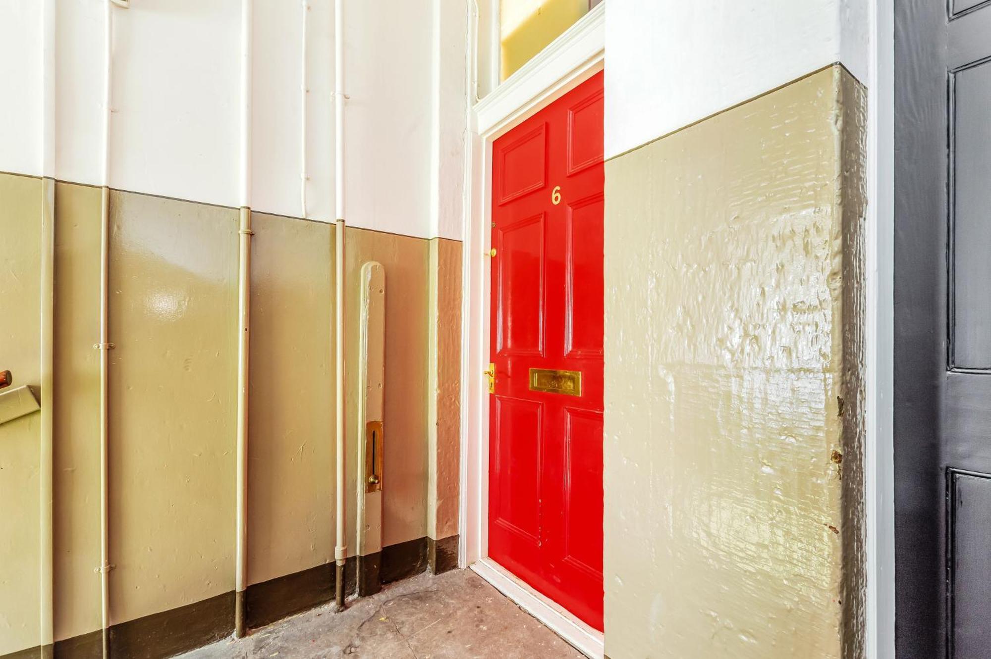 Large Super 3 Bed -princes Street, Parking * Edinburgh