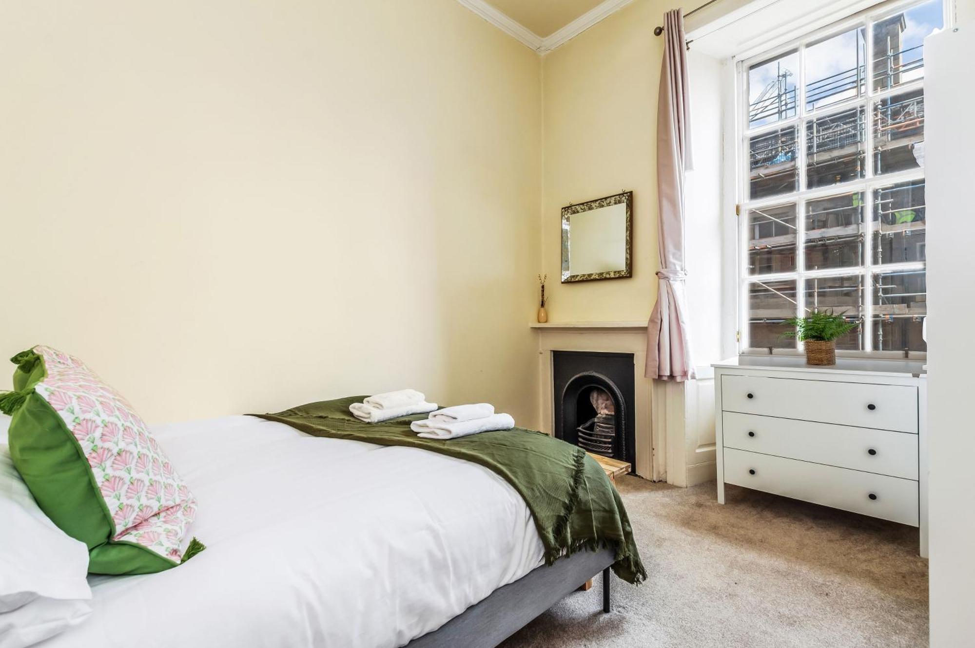 Apartment Large Super 3 Bed -princes Street, Parking