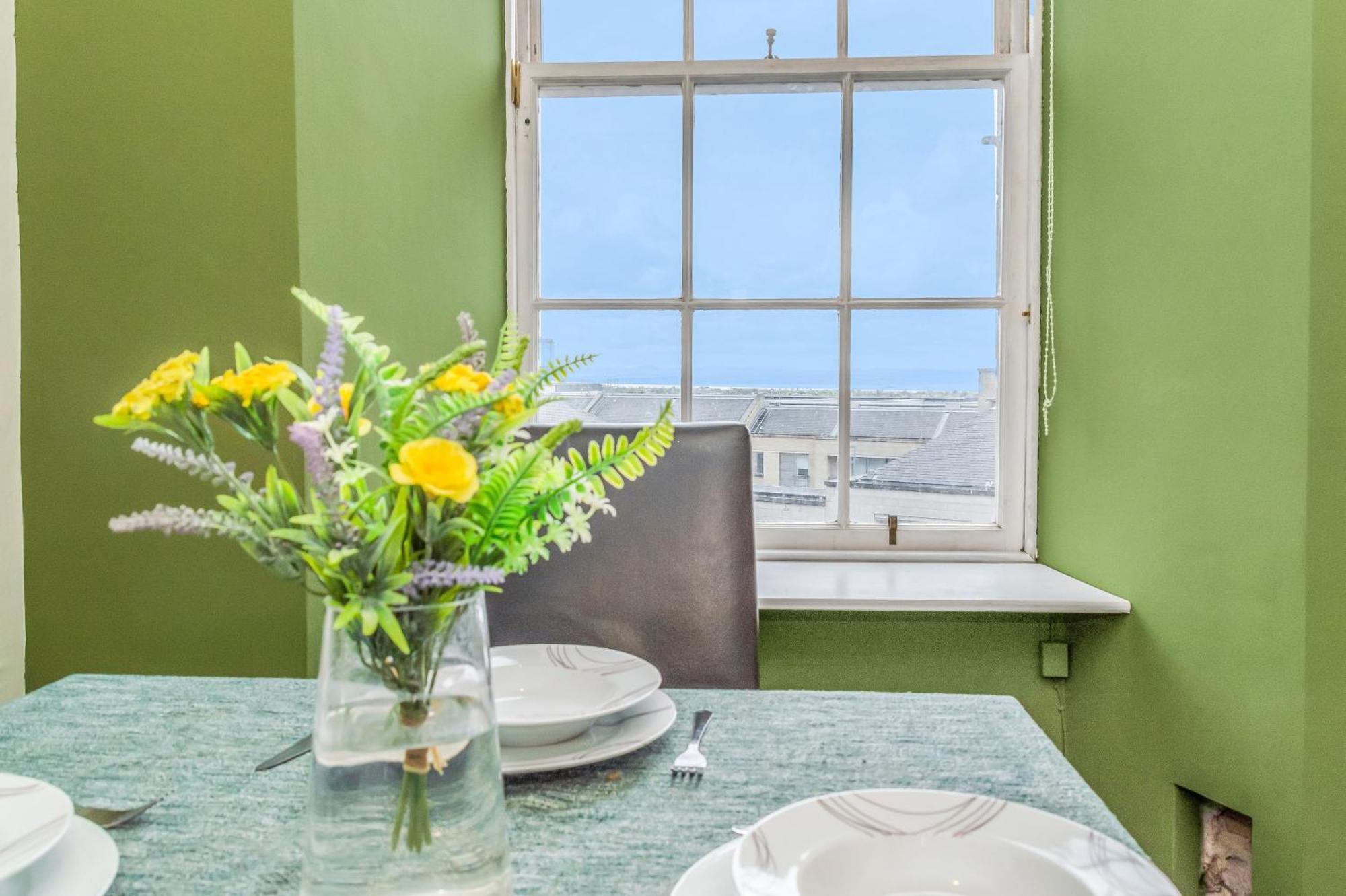Apartment Large Super 3 Bed -princes Street, Parking *