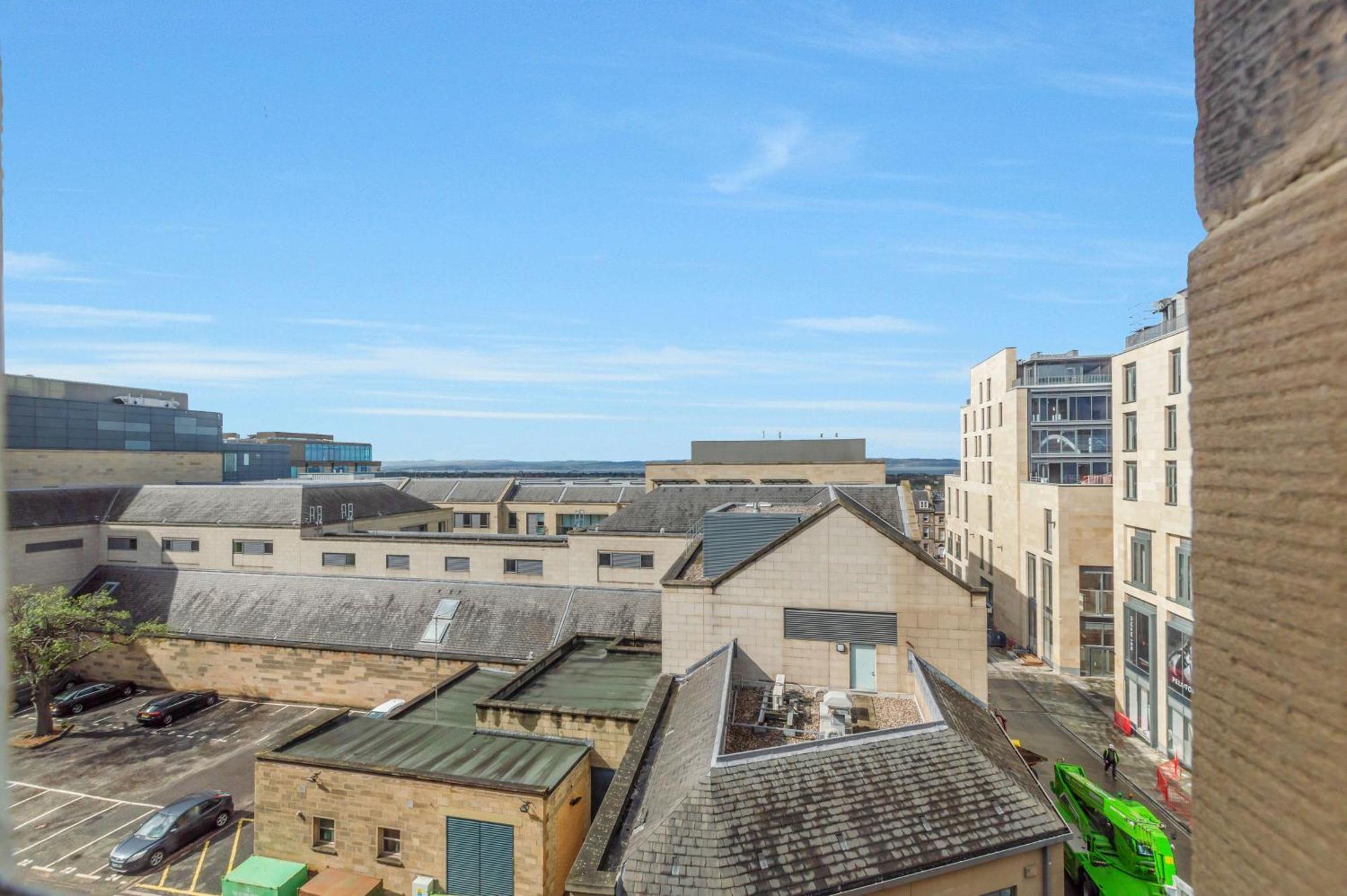 Apartment Large Super 3 Bed -princes Street, Parking