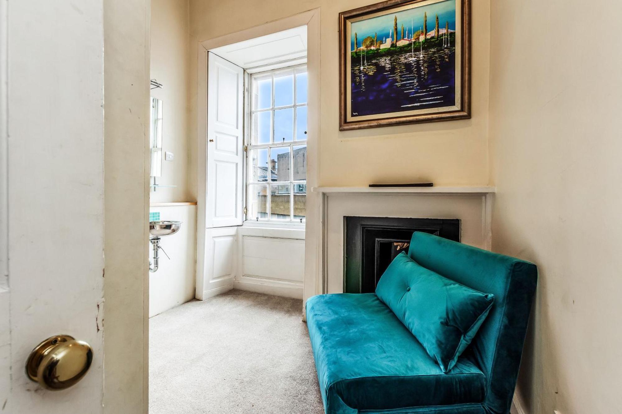 Apartment Large Super 3 Bed -princes Street, Parking *