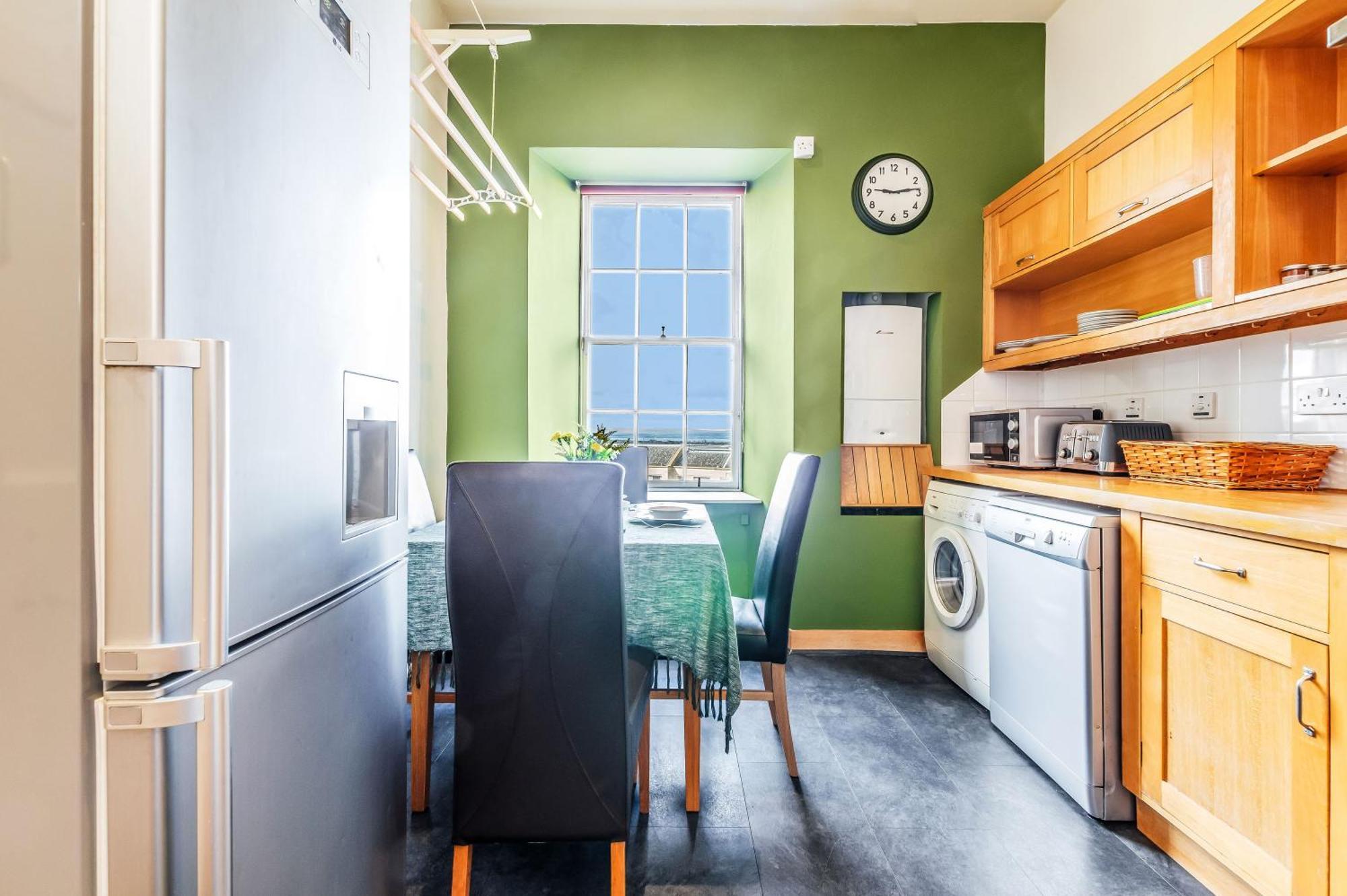Apartment Large Super 3 Bed -princes Street, Parking *