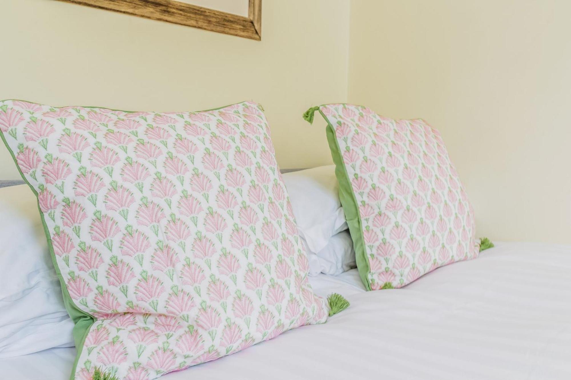 Large Super 3 Bed -princes Street, Parking Edinburgh