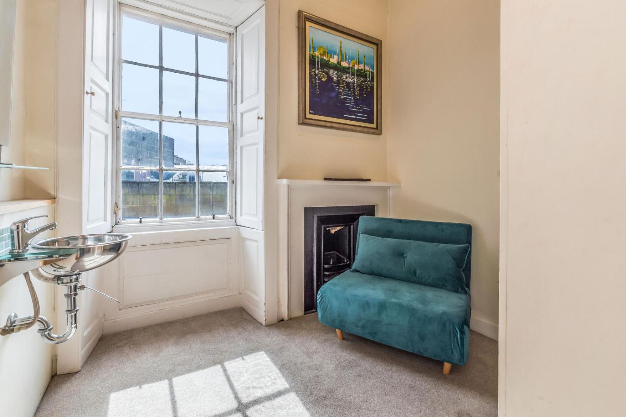 Apartment Large Super 3 Bed -princes Street, Parking
