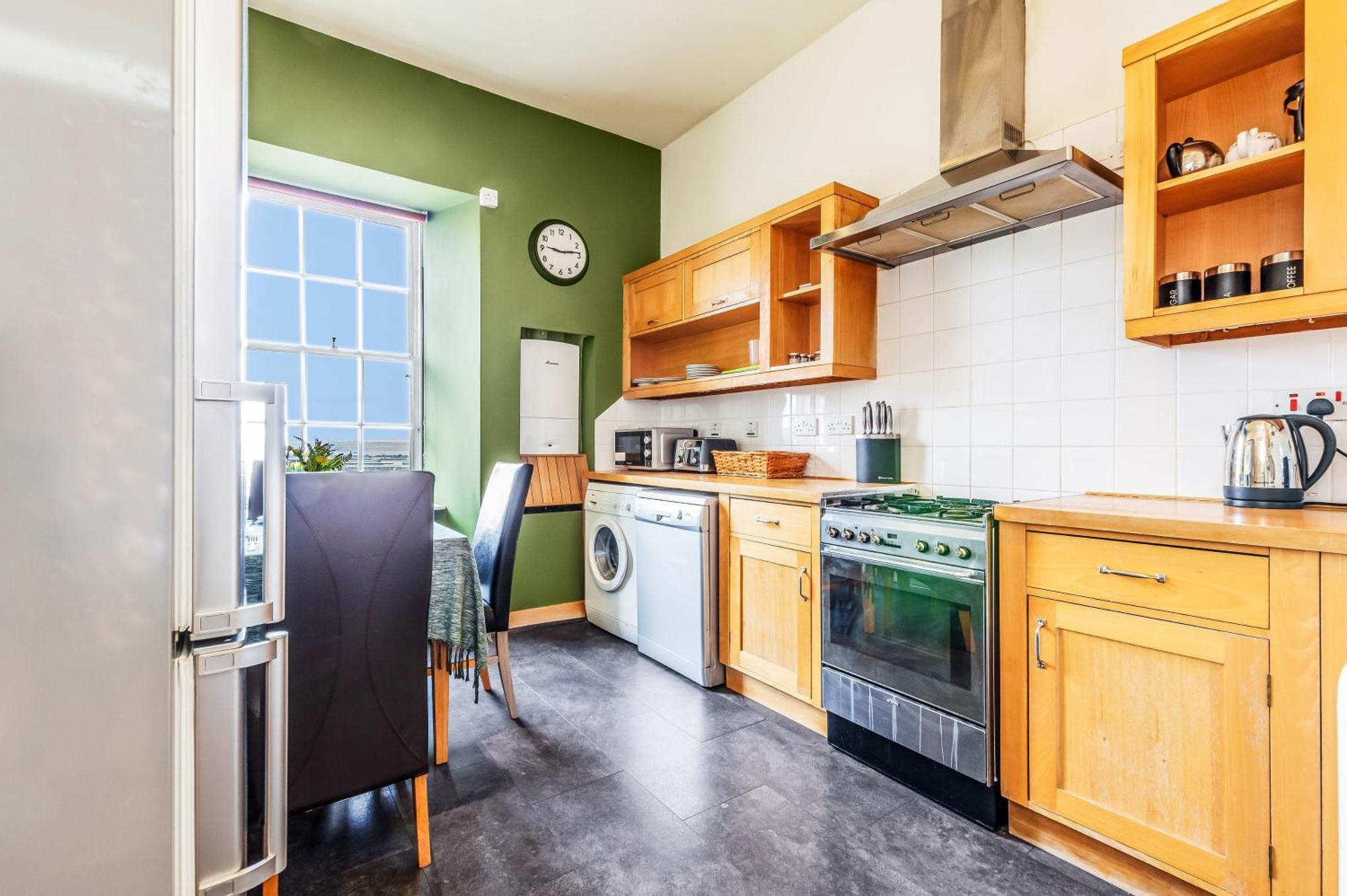 Apartment Large Super 3 Bed -princes Street, Parking
