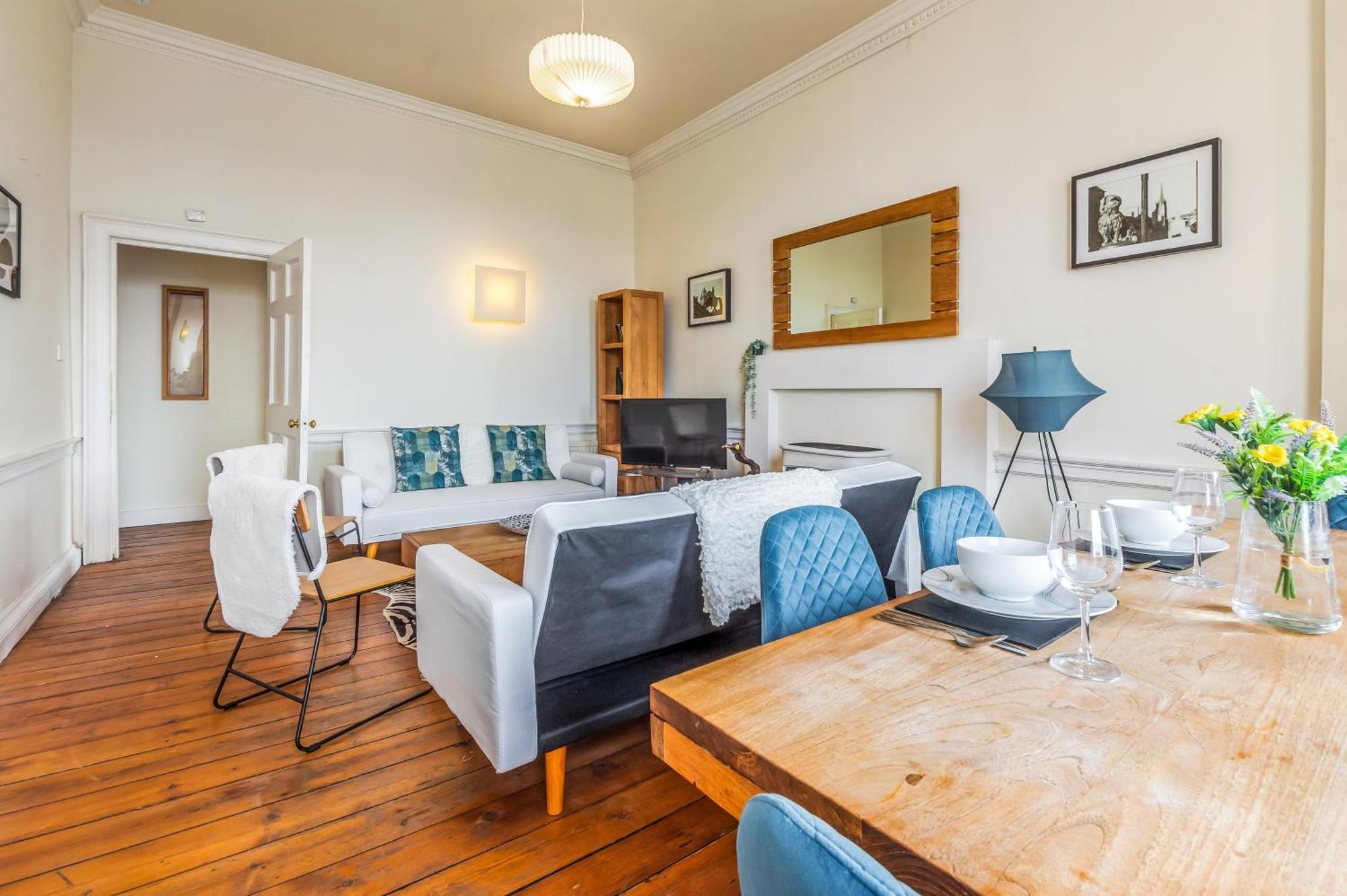 Apartment Large Super 3 Bed -princes Street, Parking Edinburgh