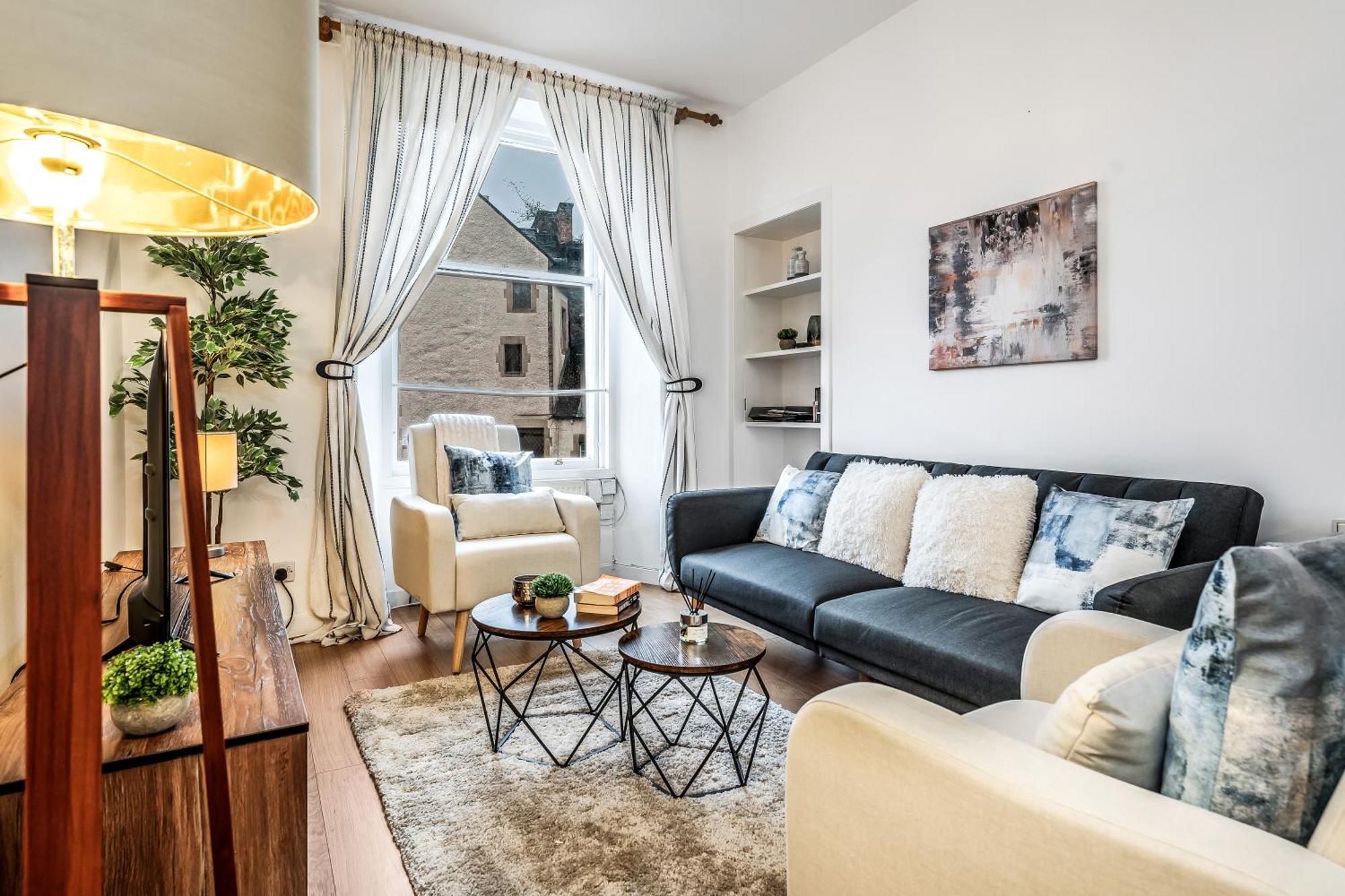Cozy 2 Bed With Great View - Parking Apartment
