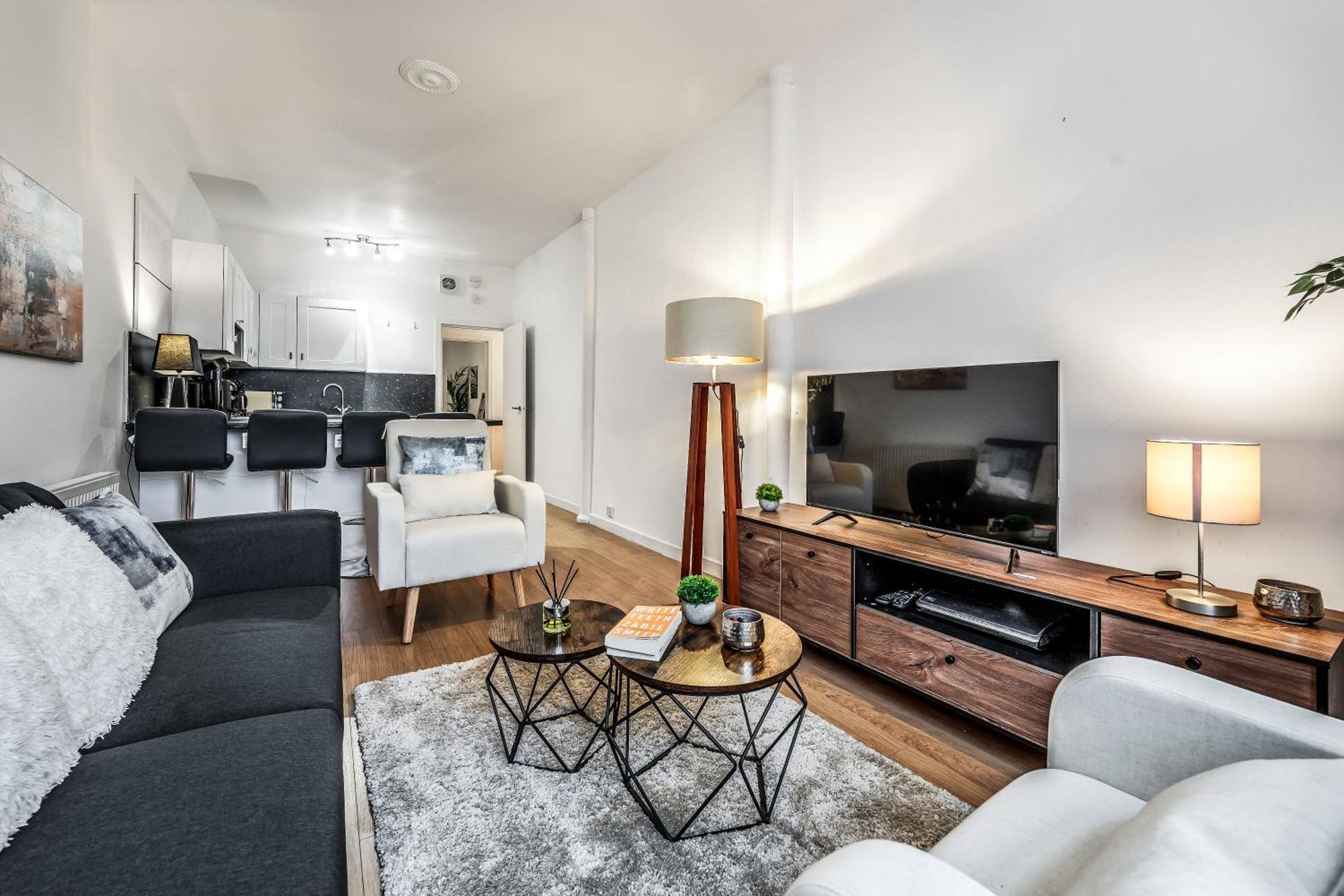 Cozy 2 Bed With Great View - Parking Apartment Edinburgh