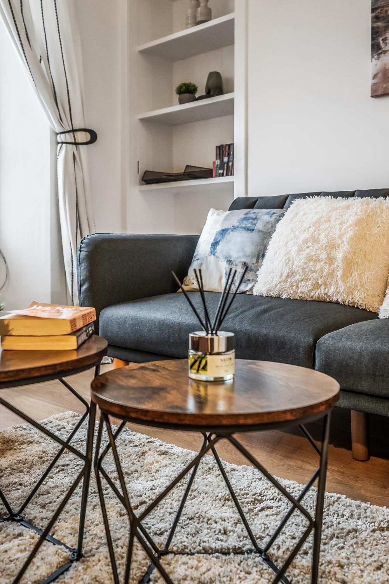 Cozy 2 Bed With Great View - Parking Apartment