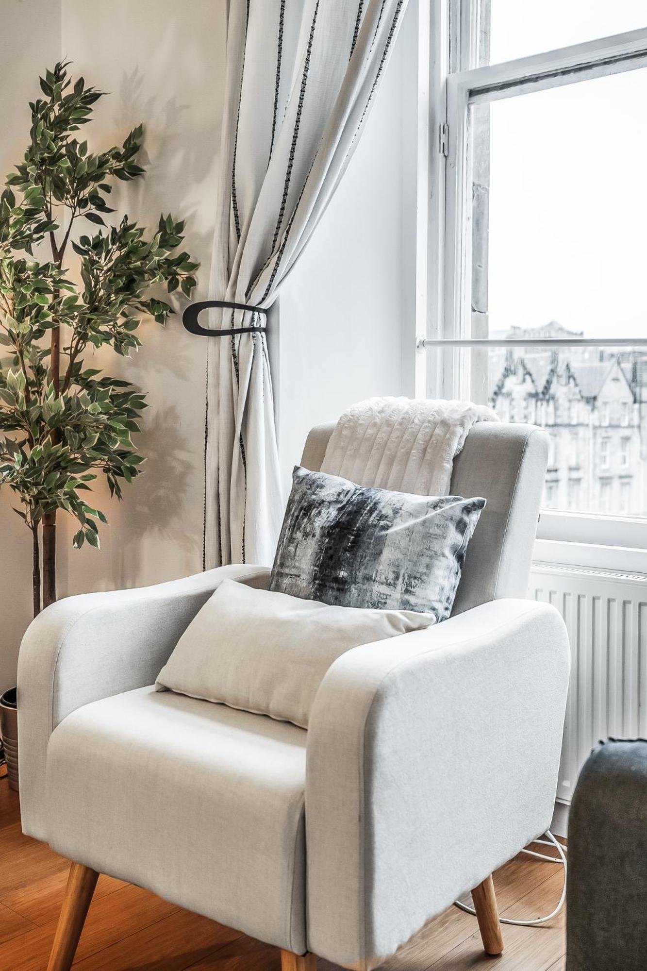 Cozy 2 Bed With Great View - Parking Apartment *