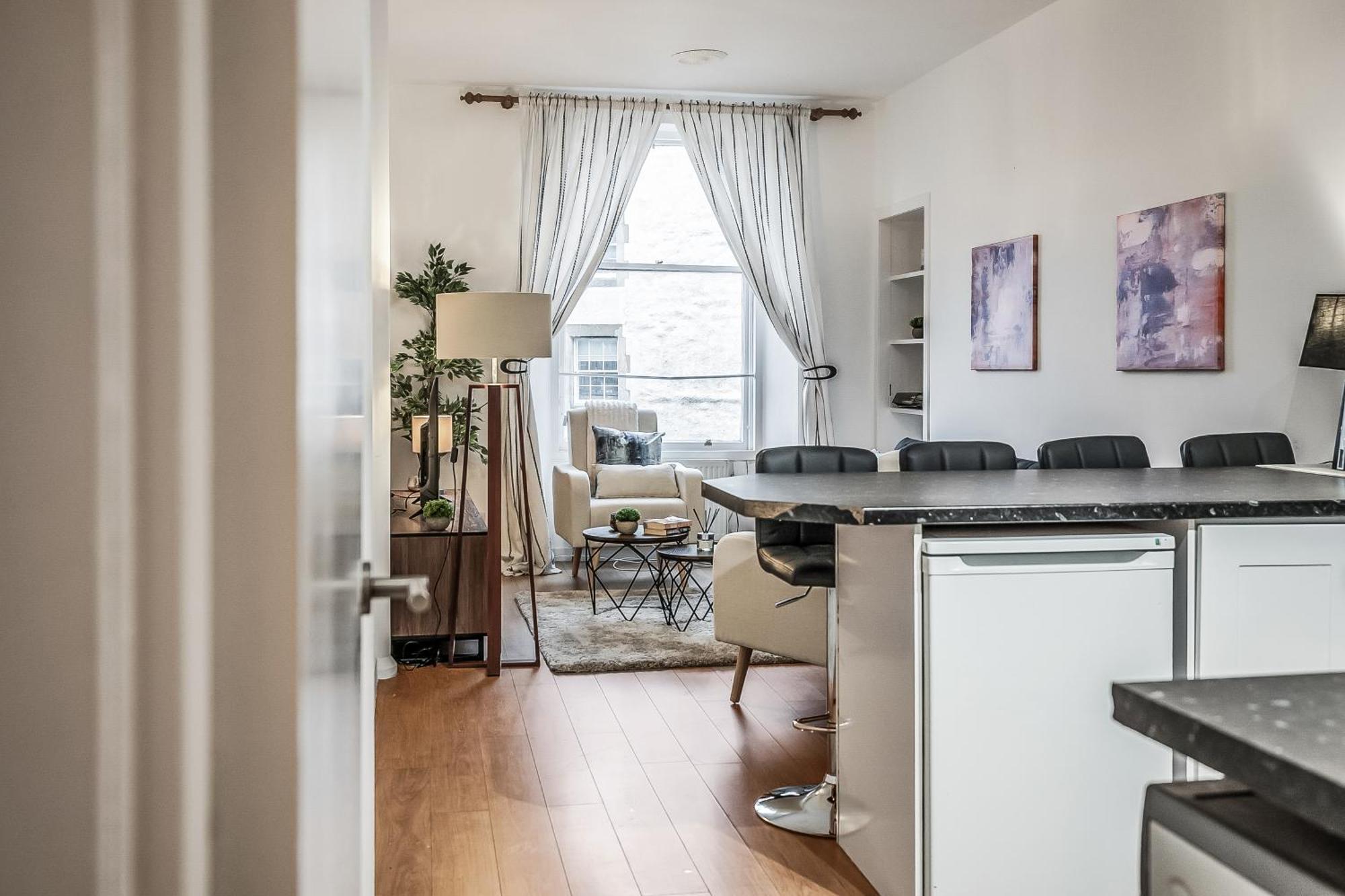 Cozy 2 Bed With Great View - Parking *