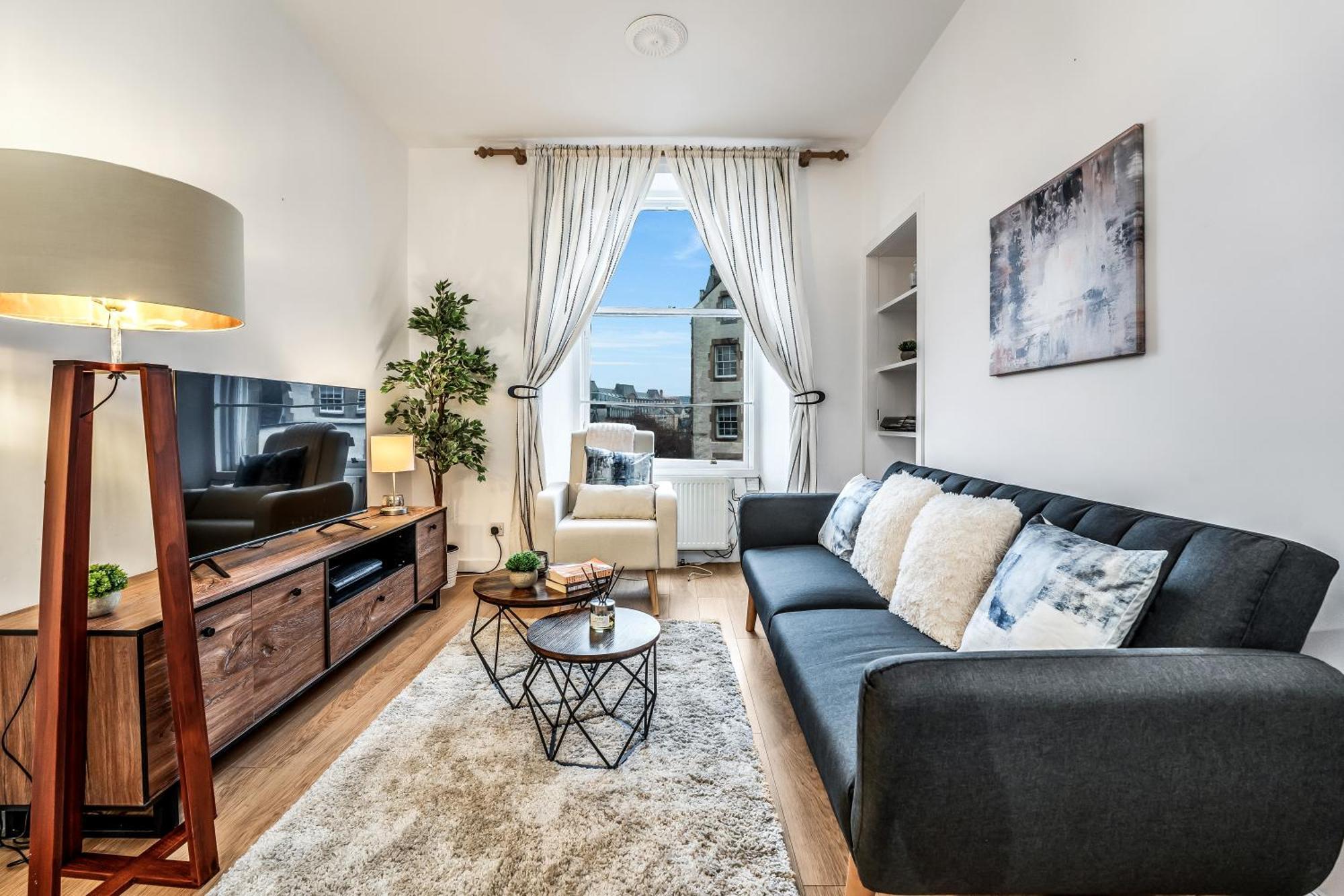 Cozy 2 Bed With Great View - Parking Apartment Edinburgh