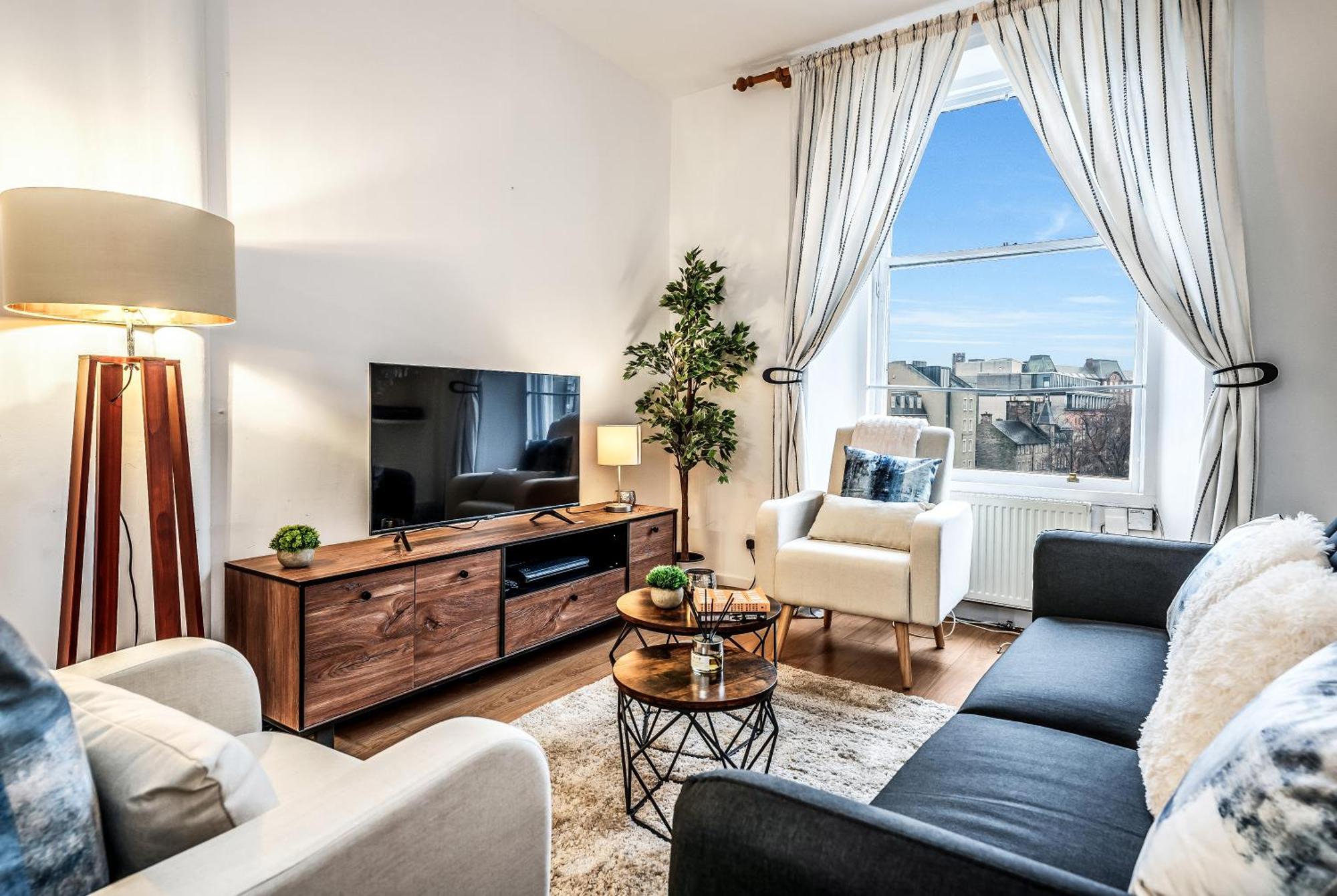 Cozy 2 Bed With Great View - Parking Edinburgh