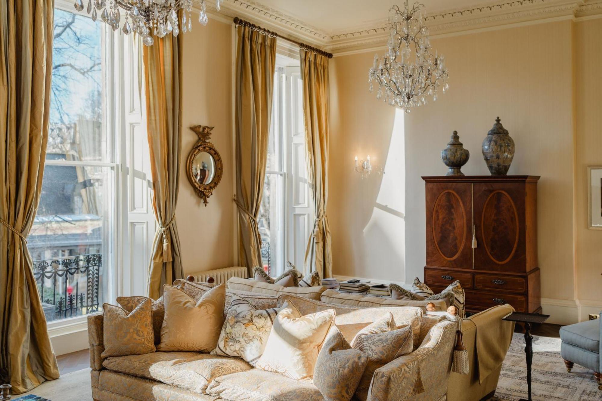 Prestigious Townhouse Close To Princes Street Apartment *