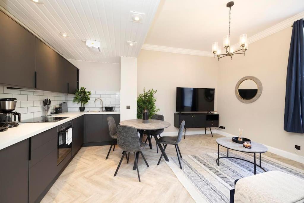 The Heart Of Old Town With Castle Views Apartment *