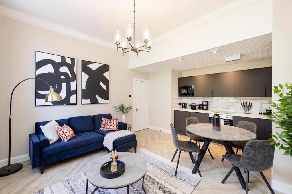 The Heart Of Old Town With Castle Views Apartment Edinburgh