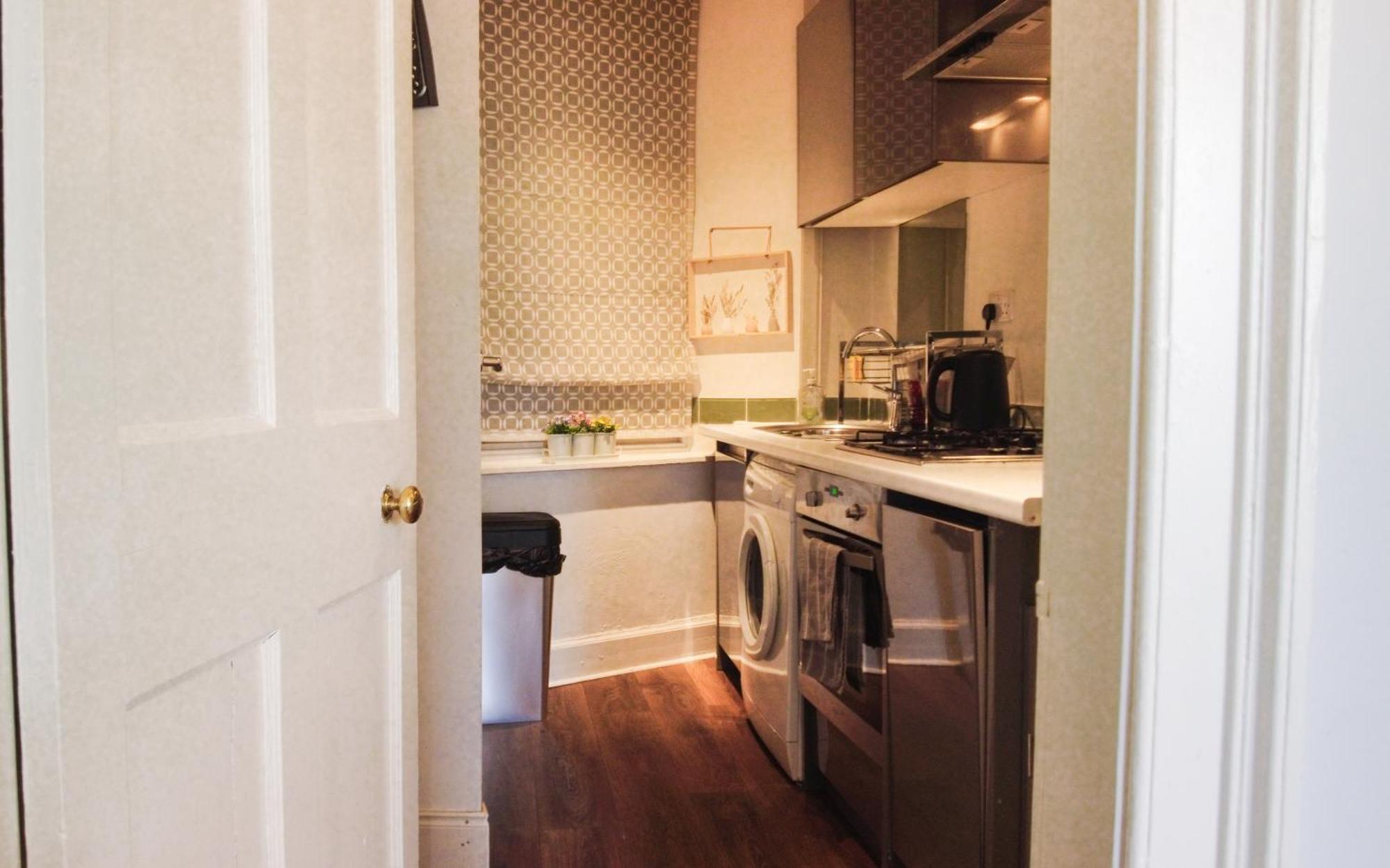 Apartment 1 Bedrooms Flat In Haymarket, Heart Of Flat Sleeps 4 EDI