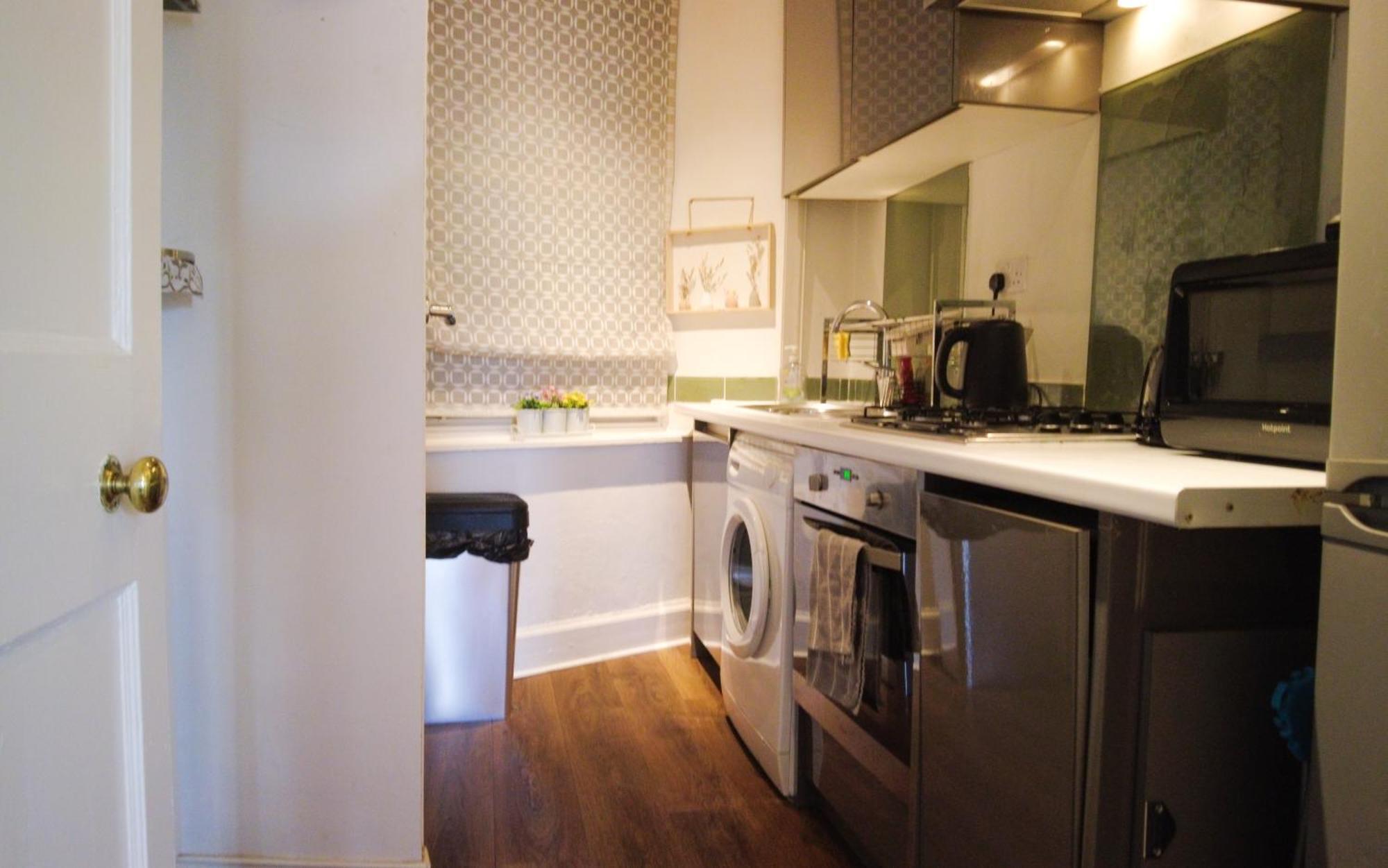 1 Bedrooms Flat In Haymarket, Heart Of Flat Sleeps 4 * EDI