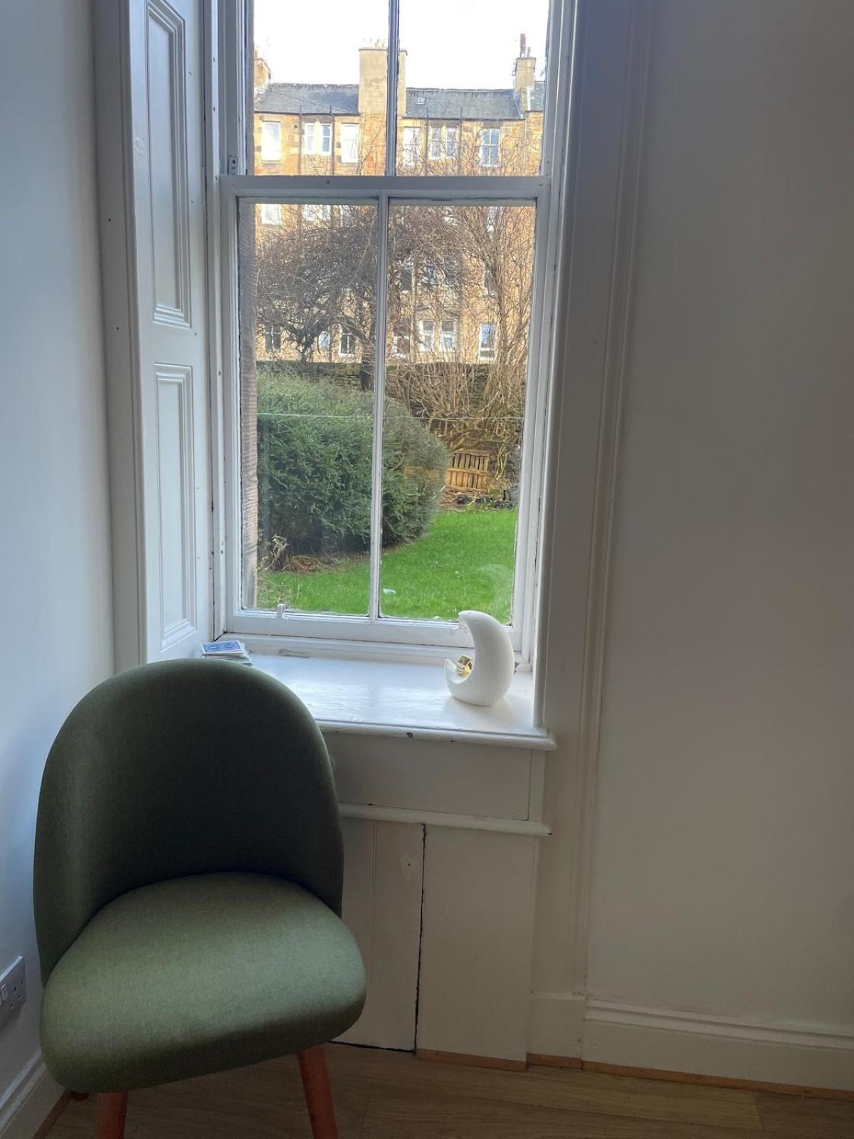 Large Flat In Chic Bruntsfield