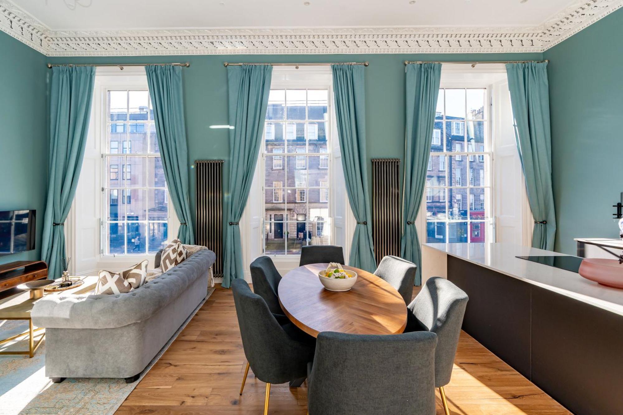 Dragon Luxury At 8 Albyn Place Edinburgh