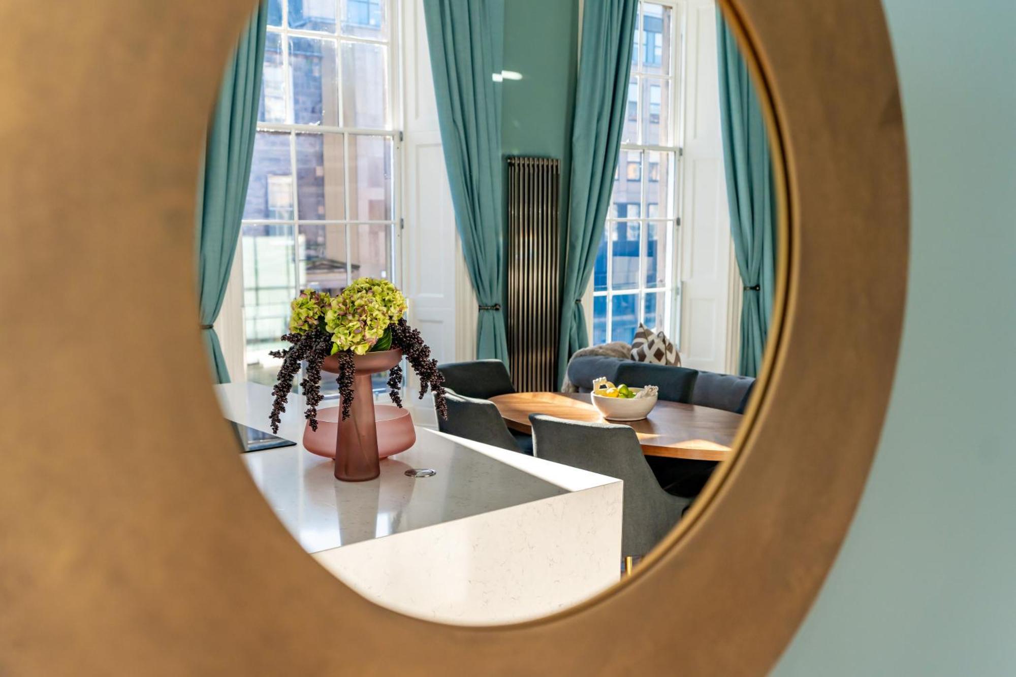 Dragon Luxury At 8 Albyn Place * Edinburgh