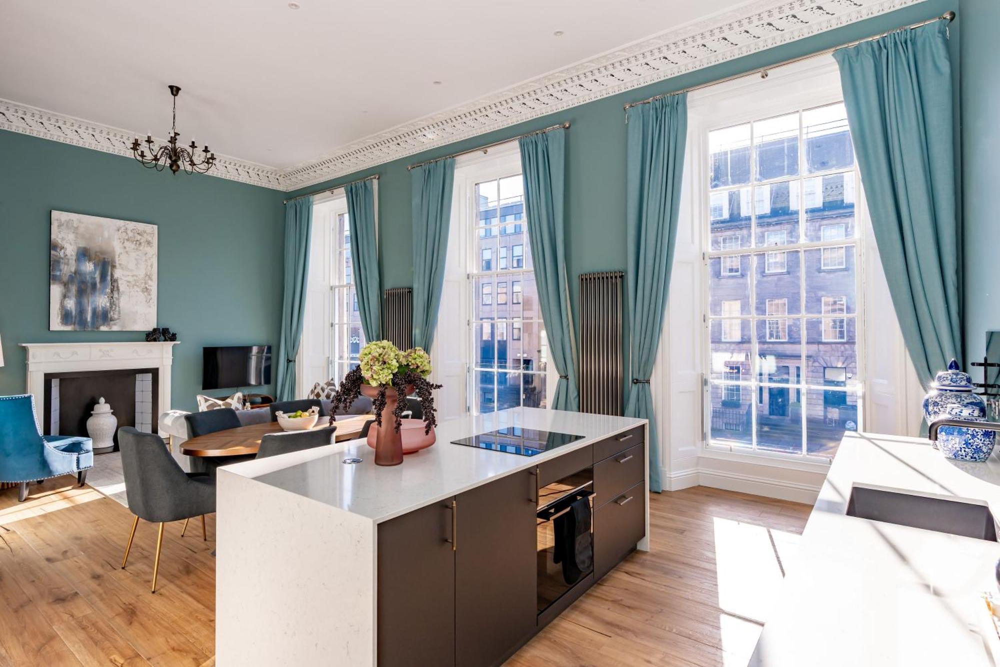 Dragon Luxury At 8 Albyn Place