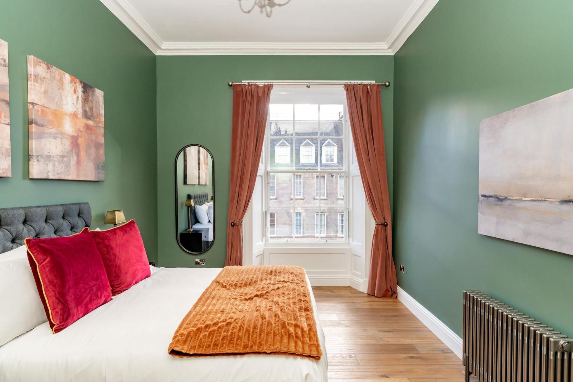 Apartment Dragon Luxury At 8 Albyn Place