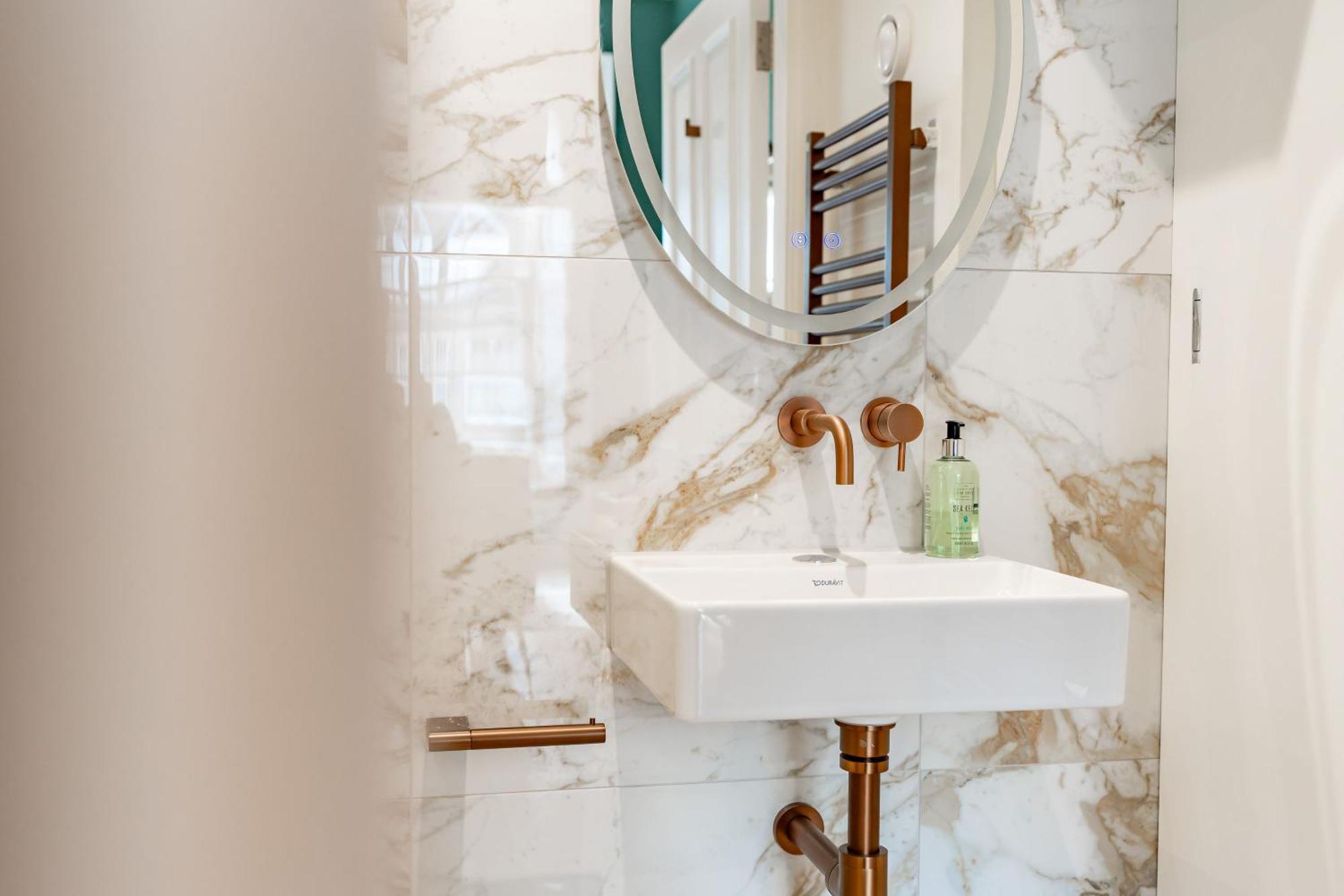 Dragon Luxury At 8 Albyn Place * Edinburgh