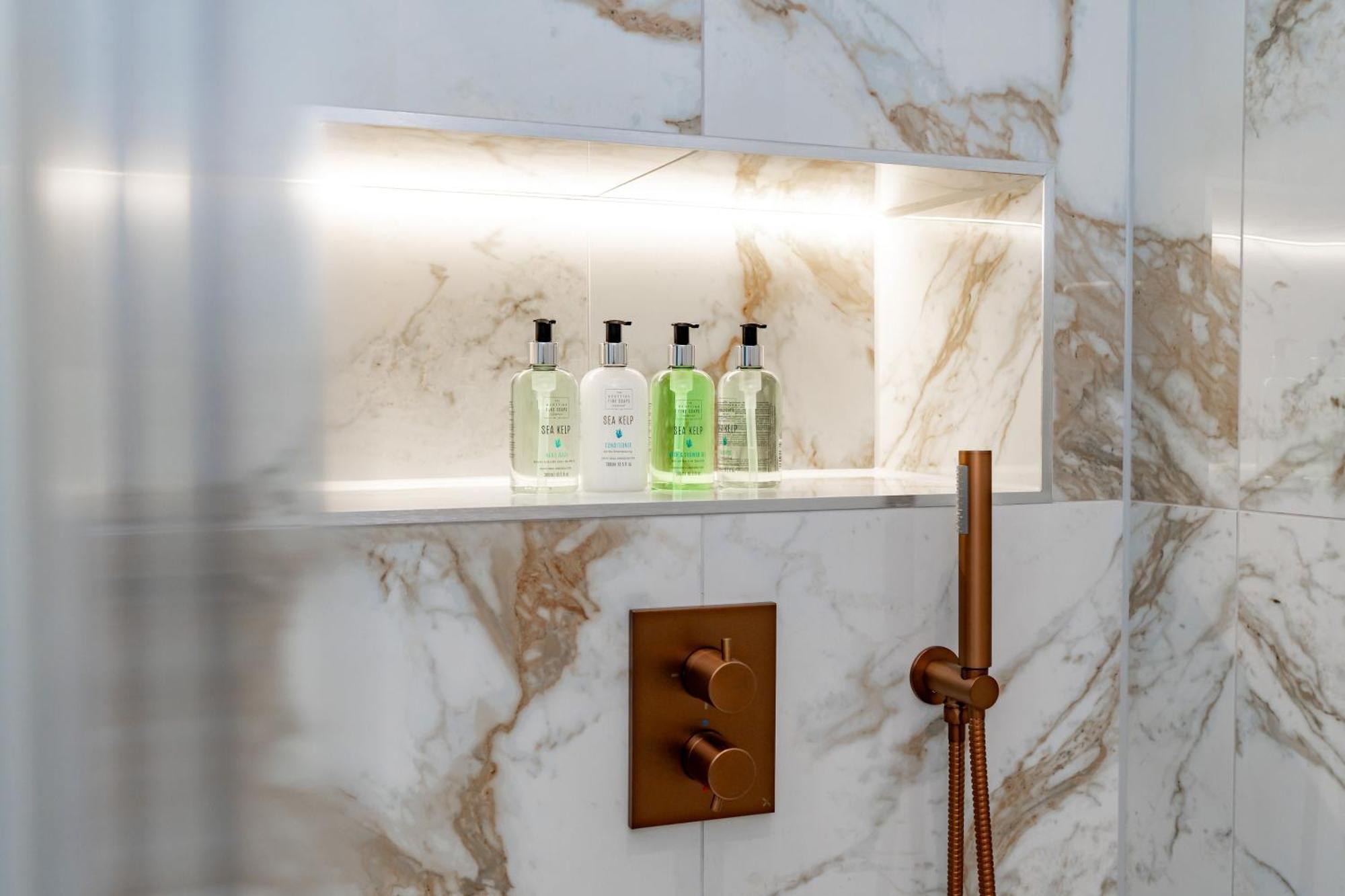 Dragon Luxury At 8 Albyn Place Apartment