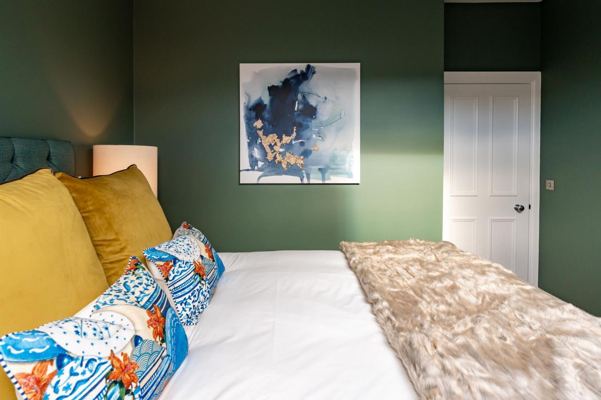 Dragon Luxury At 8 Albyn Place *