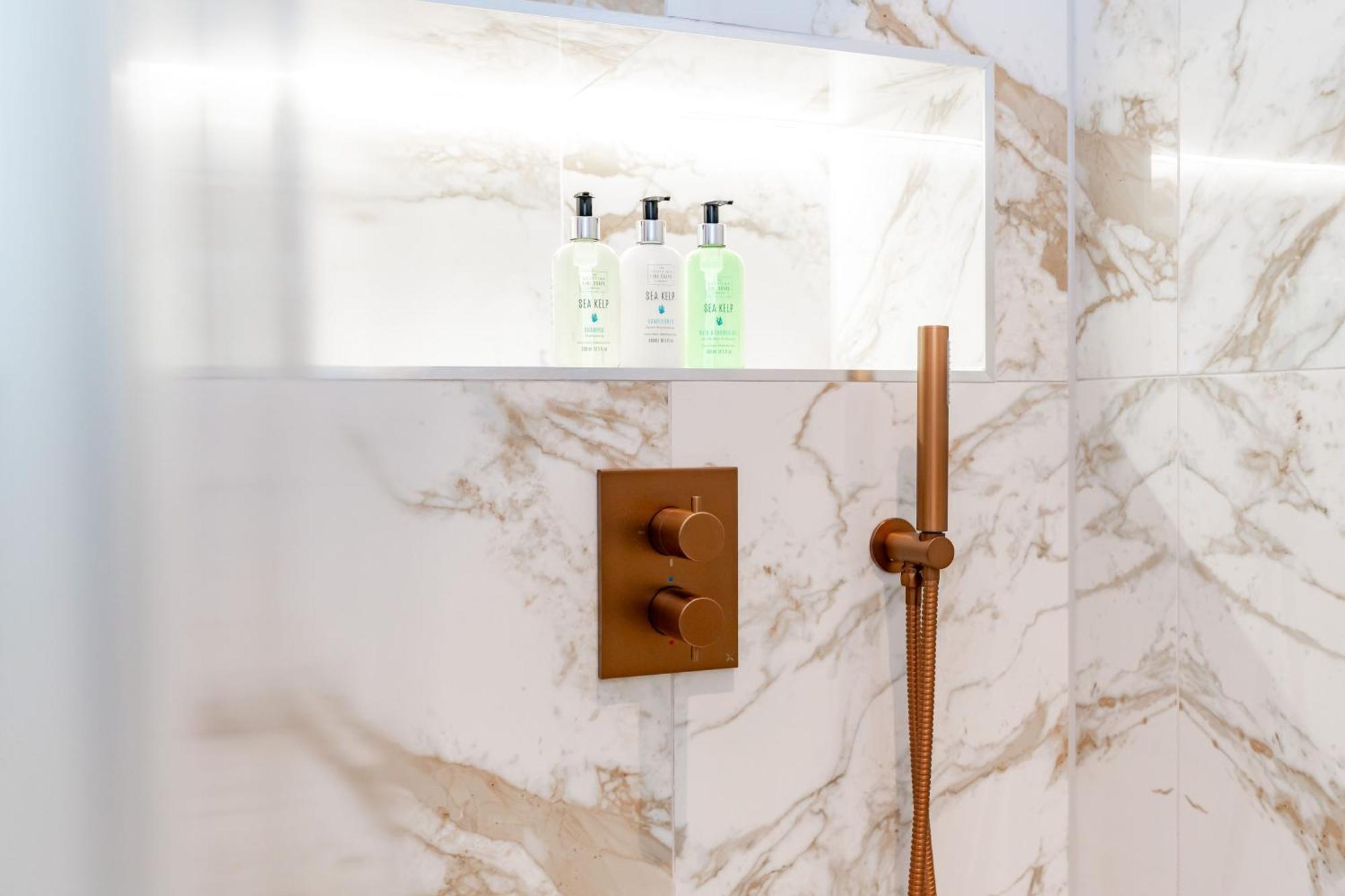 Dragon Luxury At 8 Albyn Place *
