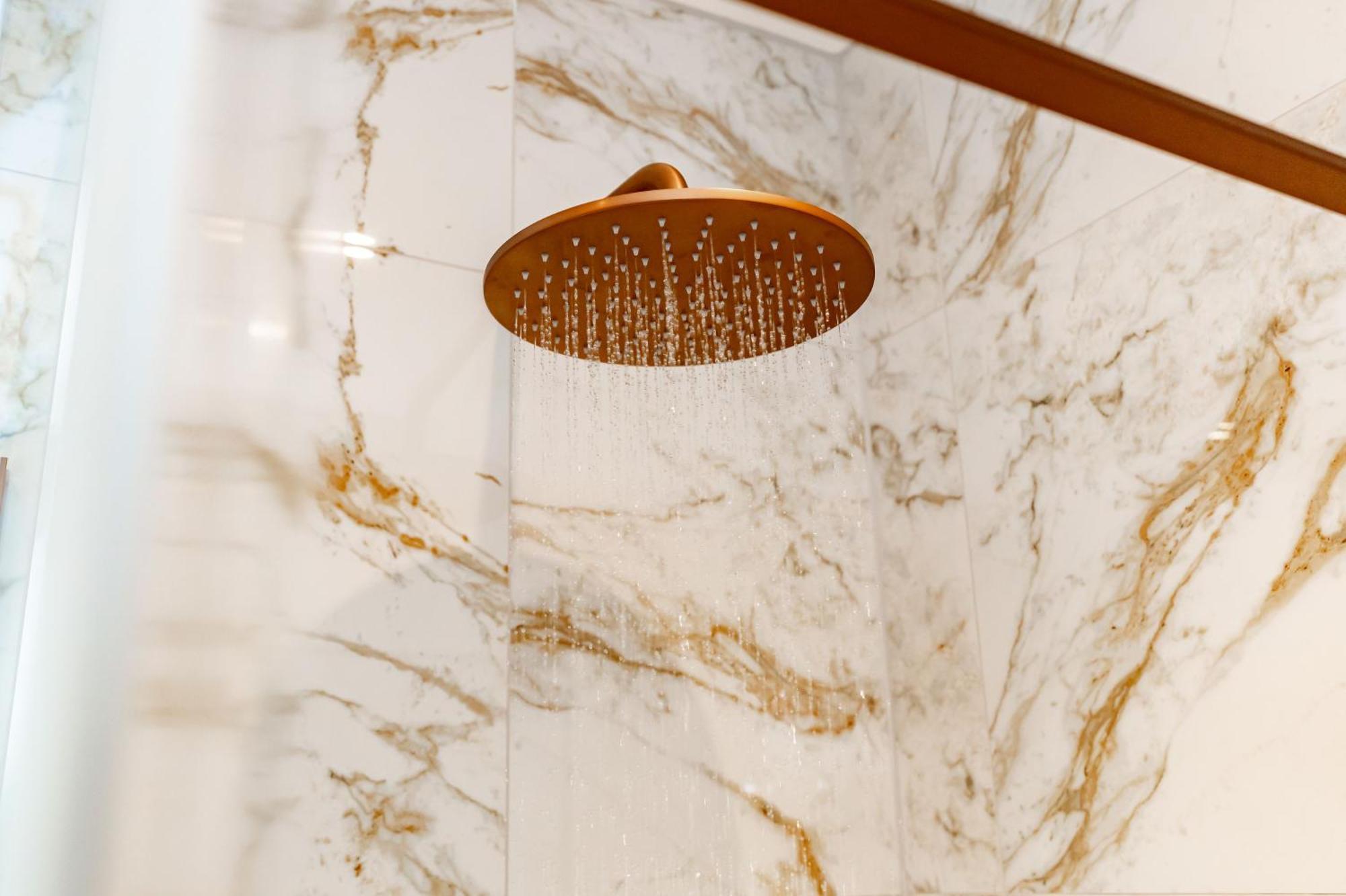 Dragon Luxury At 8 Albyn Place * Edinburgh
