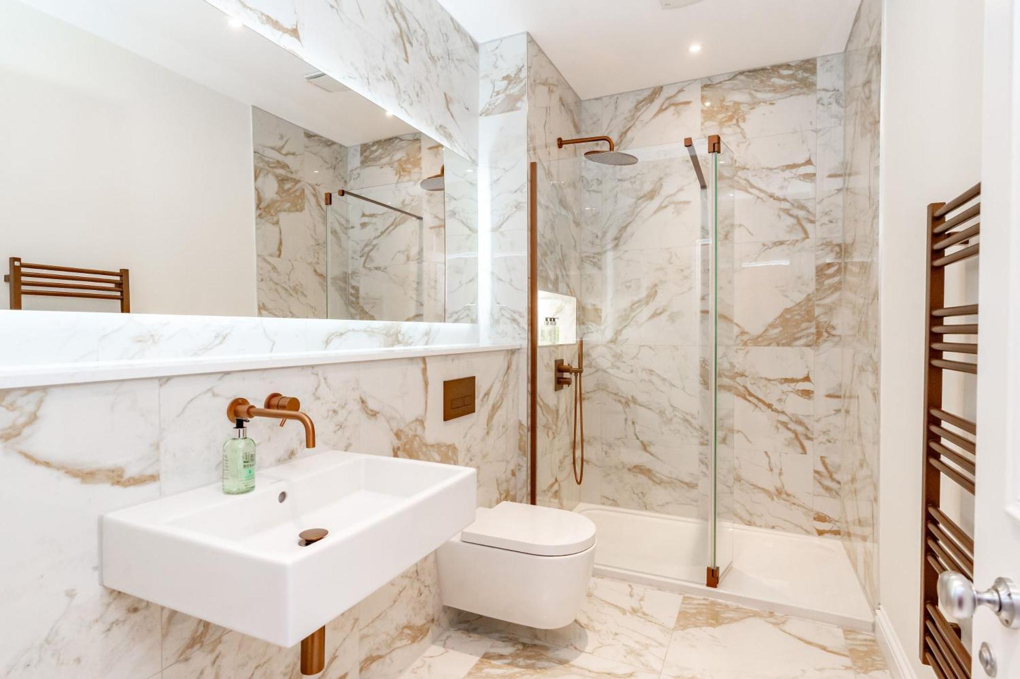 Dragon Luxury At 8 Albyn Place Edinburgh