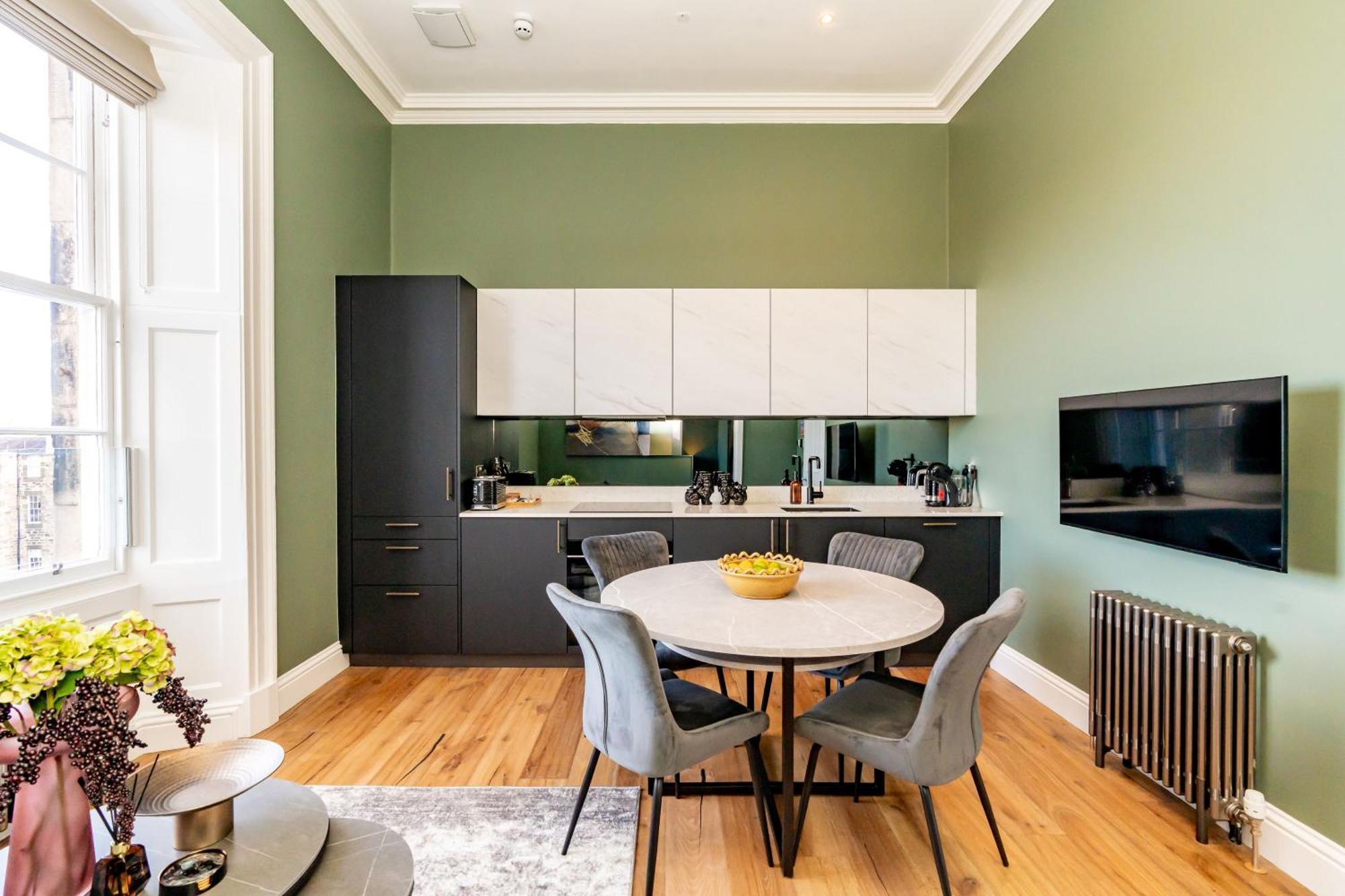 Dragon Luxury At 8 Albyn Place * Edinburgh