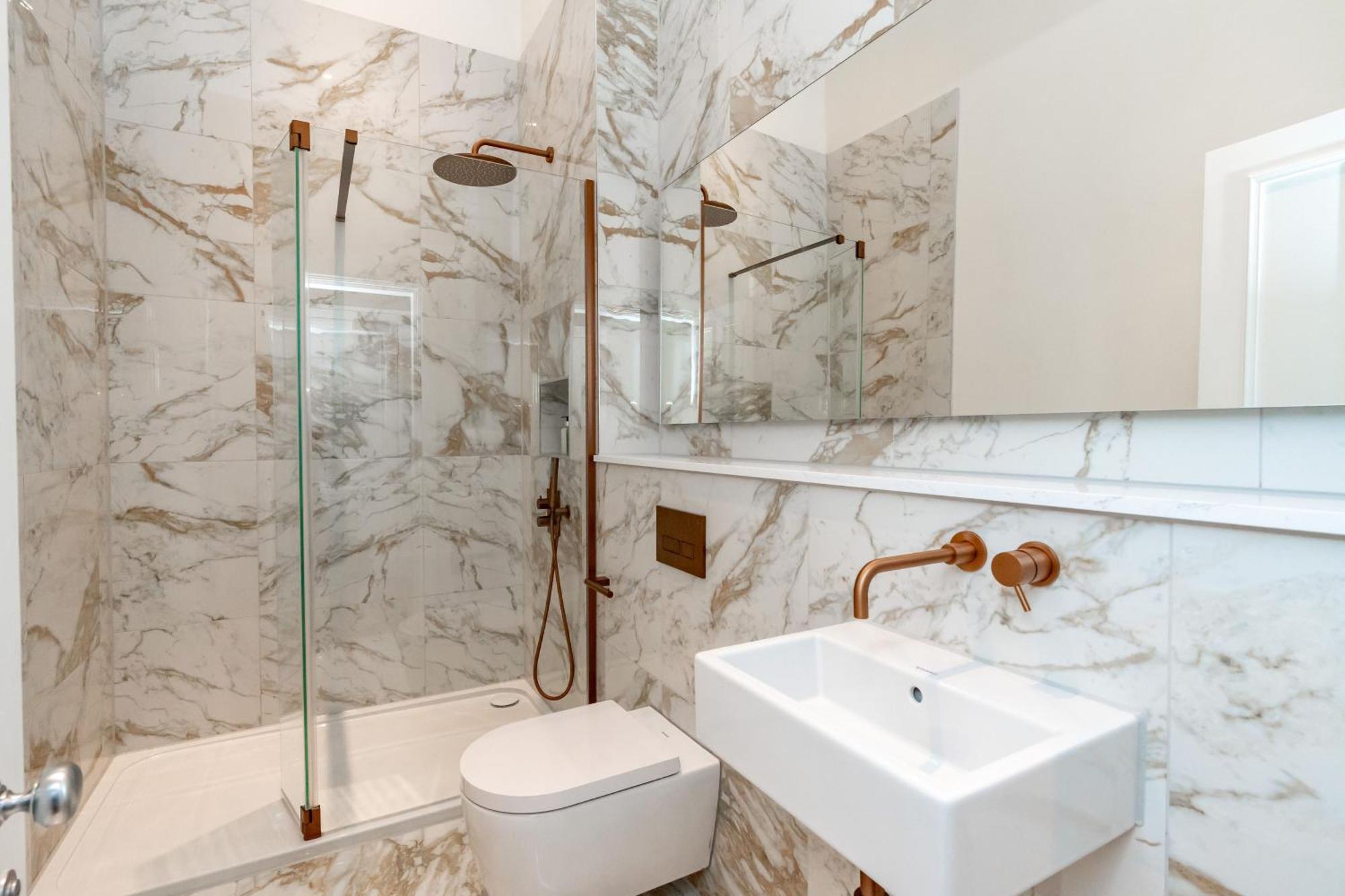 Dragon Luxury At 8 Albyn Place Edinburgh