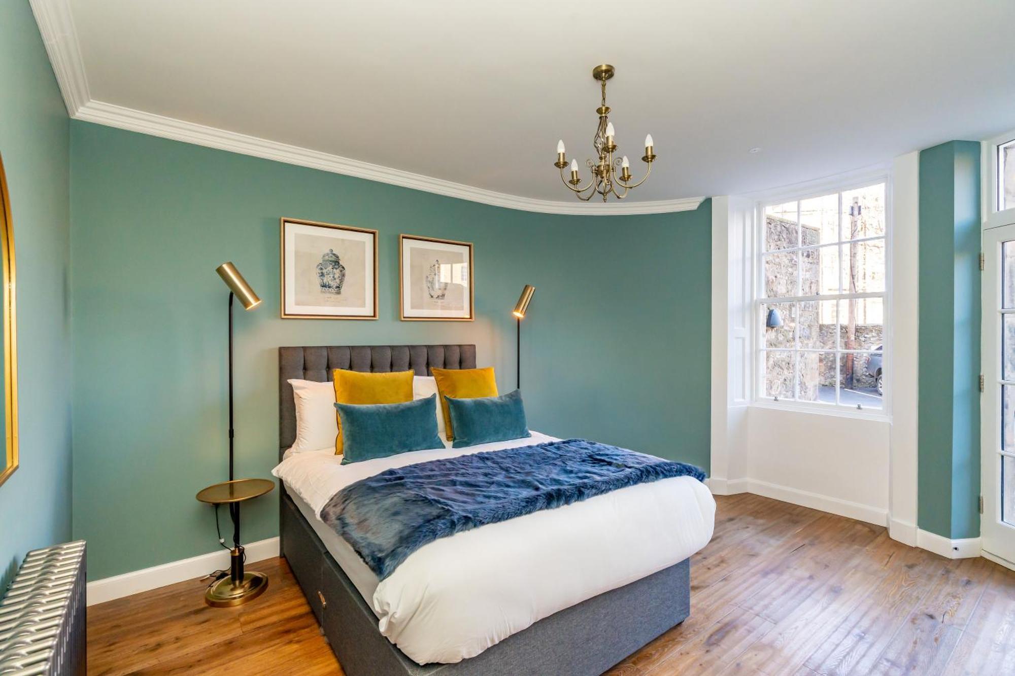 Dragon Luxury At 8 Albyn Place Edinburgh