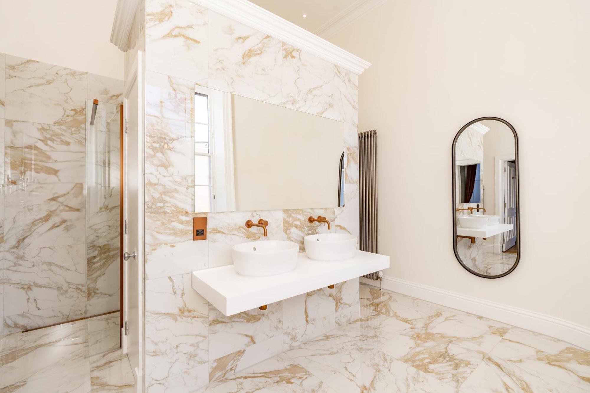 Dragon Luxury At 8 Albyn Place Edinburgh