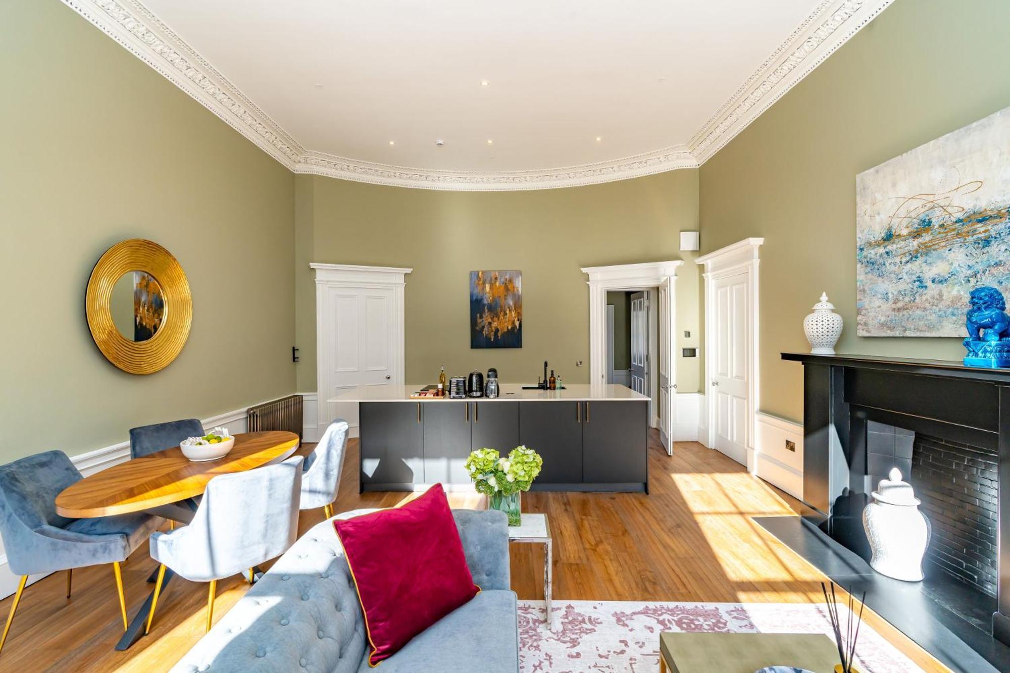 Dragon Luxury At 8 Albyn Place Apartment