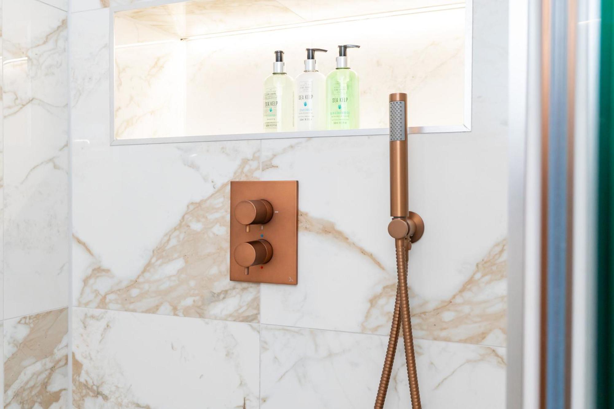 Dragon Luxury At 8 Albyn Place